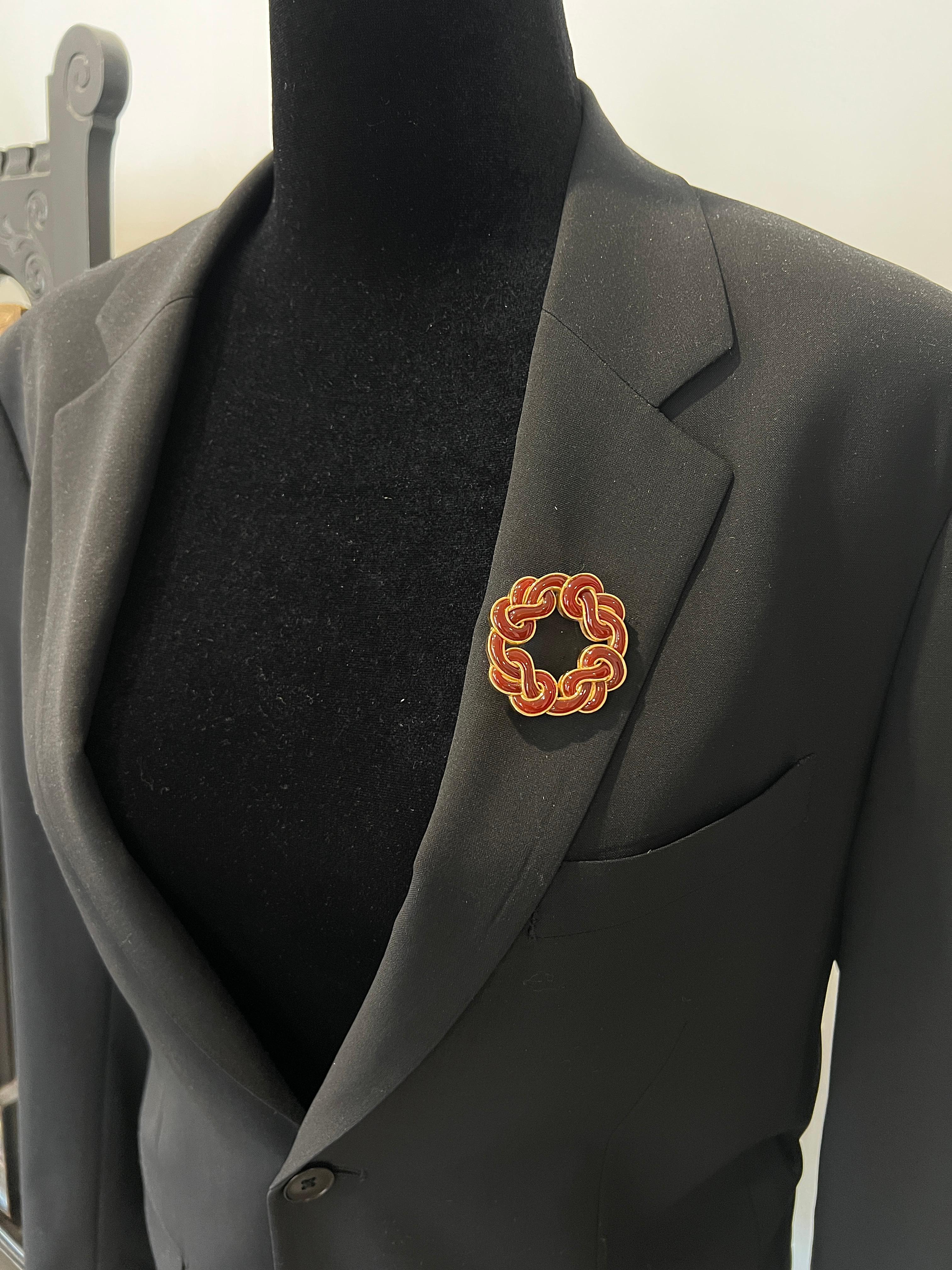 Angela Cummings Sailor's Knot Carnelian Yellow Gold Brooch For Sale 2