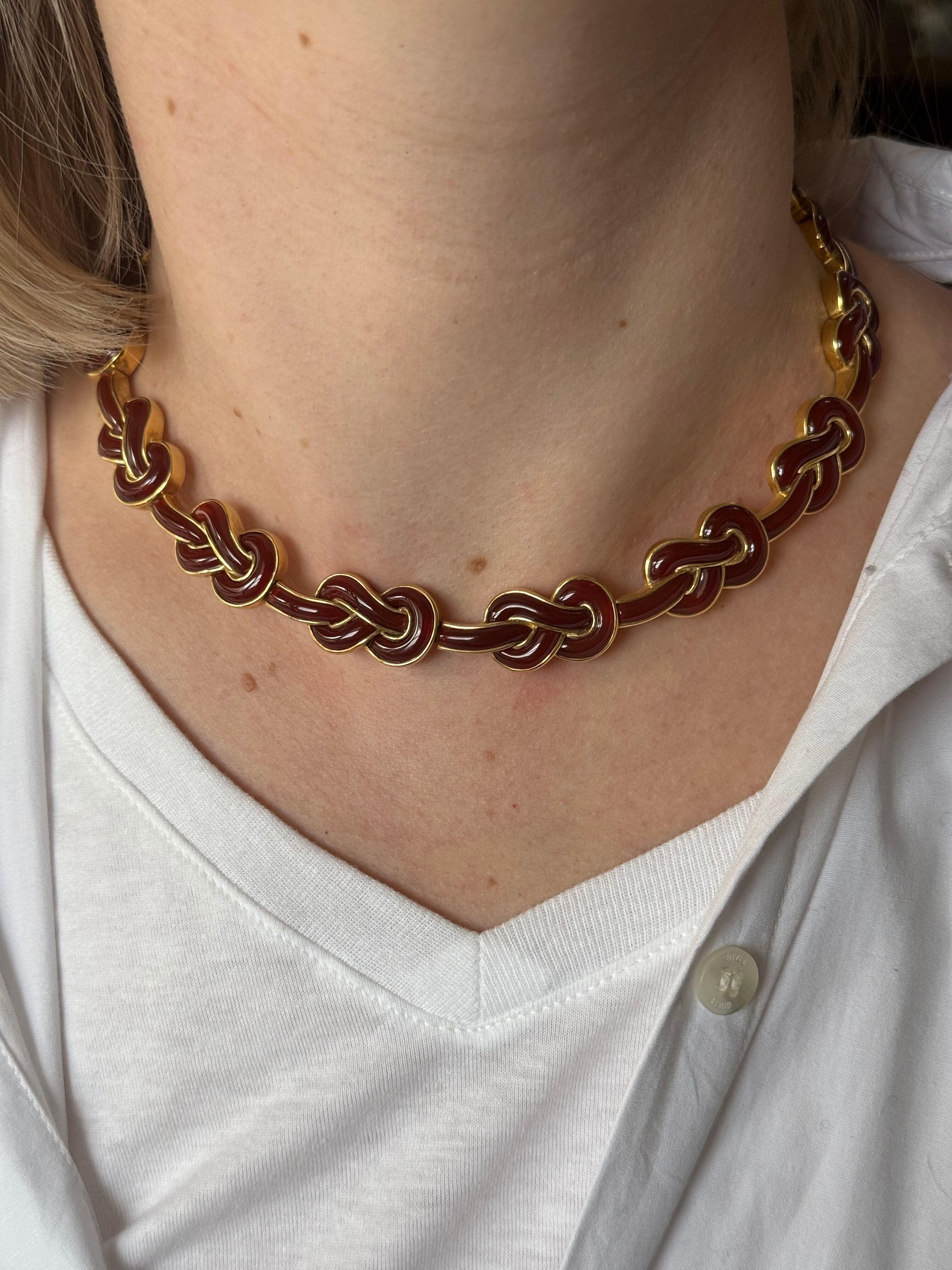 An 18k yellow gold necklace by Angela Cummings, decorated with applied carnelian, featuring sailor's knot links. Necklace is 16