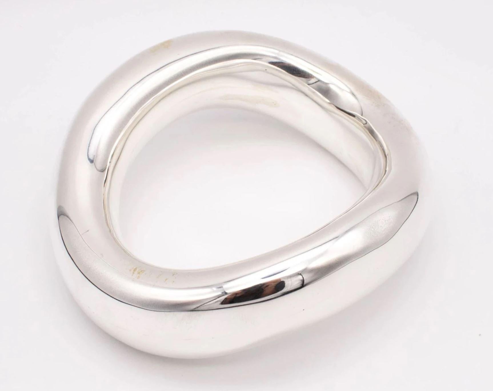 Angela Cummings Studio 1984 Modernist Large Twisted Bangle .925 Sterling Silver In Excellent Condition In Miami, FL
