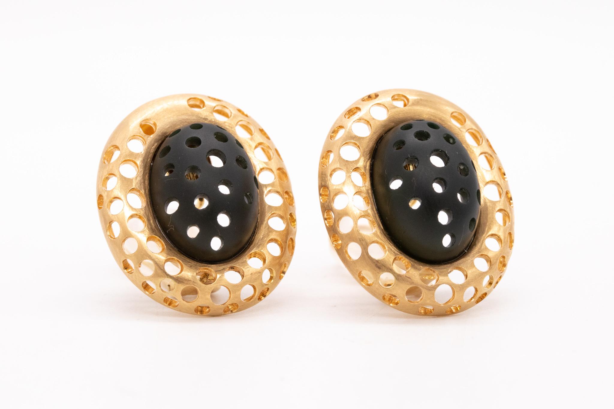 Angela Cummings Studios Clips d'oreilles en or jaune 18 carats et jade noir, 1984  Pour femmes en vente