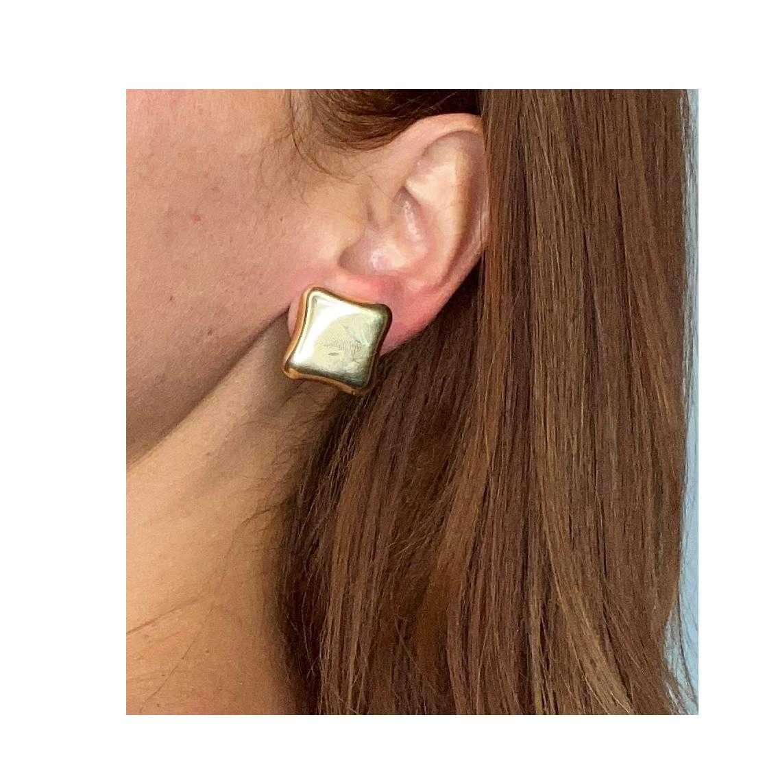 Angela Cummings Studios 1984 Geometrische Ohrringe aus 18 Karat Gelbgold mit Kissenschliff im Angebot 1