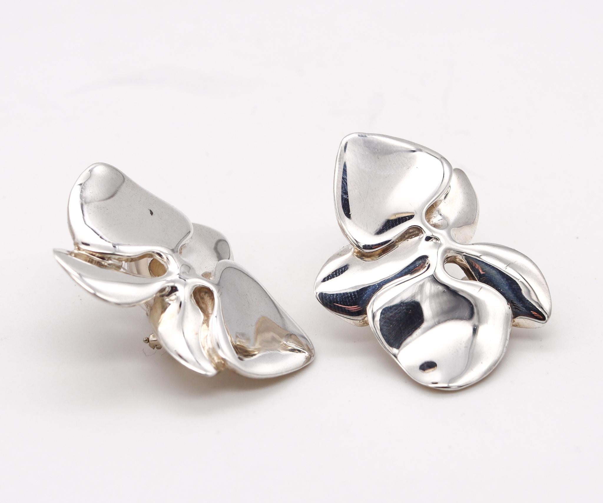 Angela Cummings Studios 1984 Rare Sculptural Orchids Earrings In .925 Sterling In Excellent Condition For Sale In Miami, FL