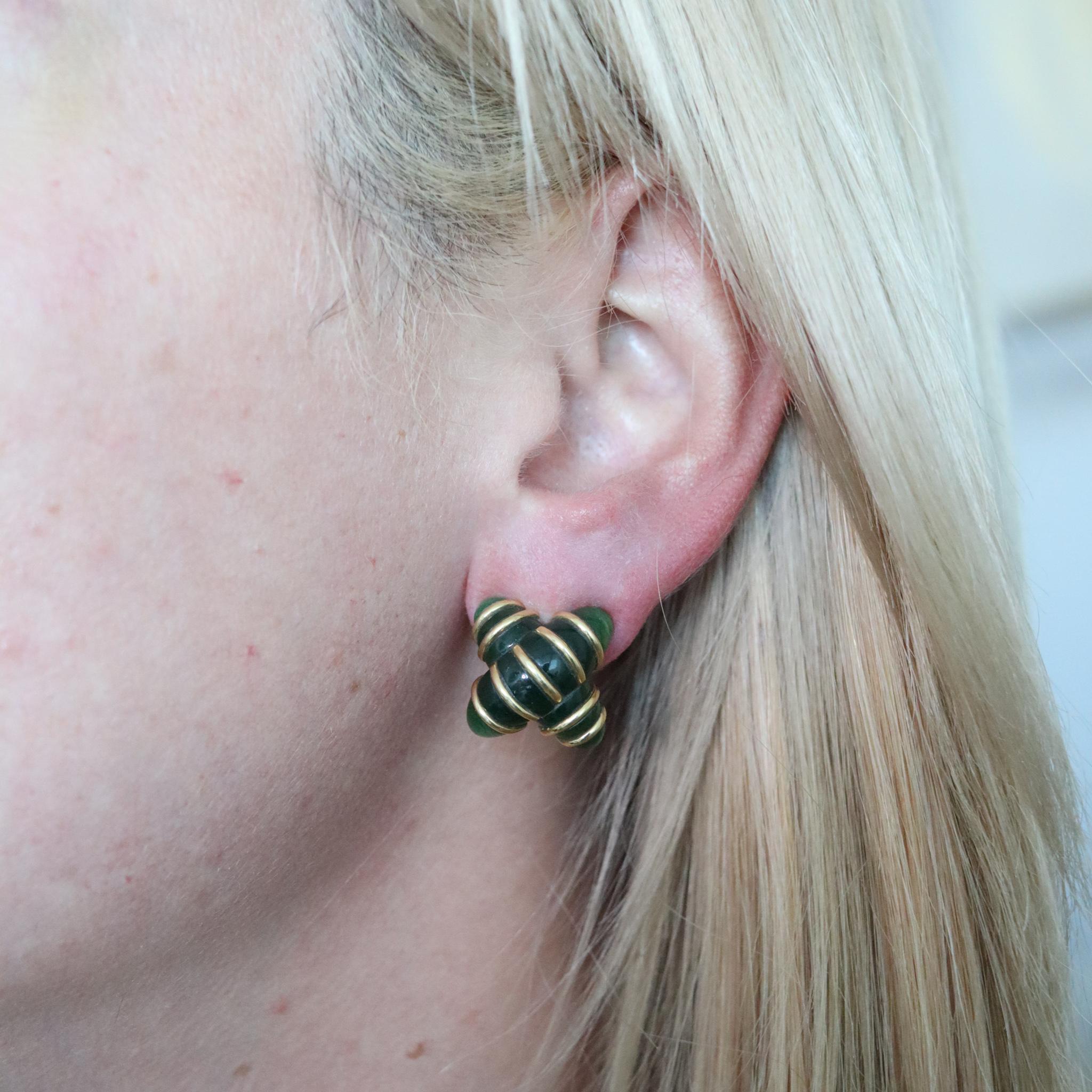 Angela Cummings Studios Criss Cross Clip Earrings in 18kt Gold with Green Jade In Excellent Condition In Miami, FL