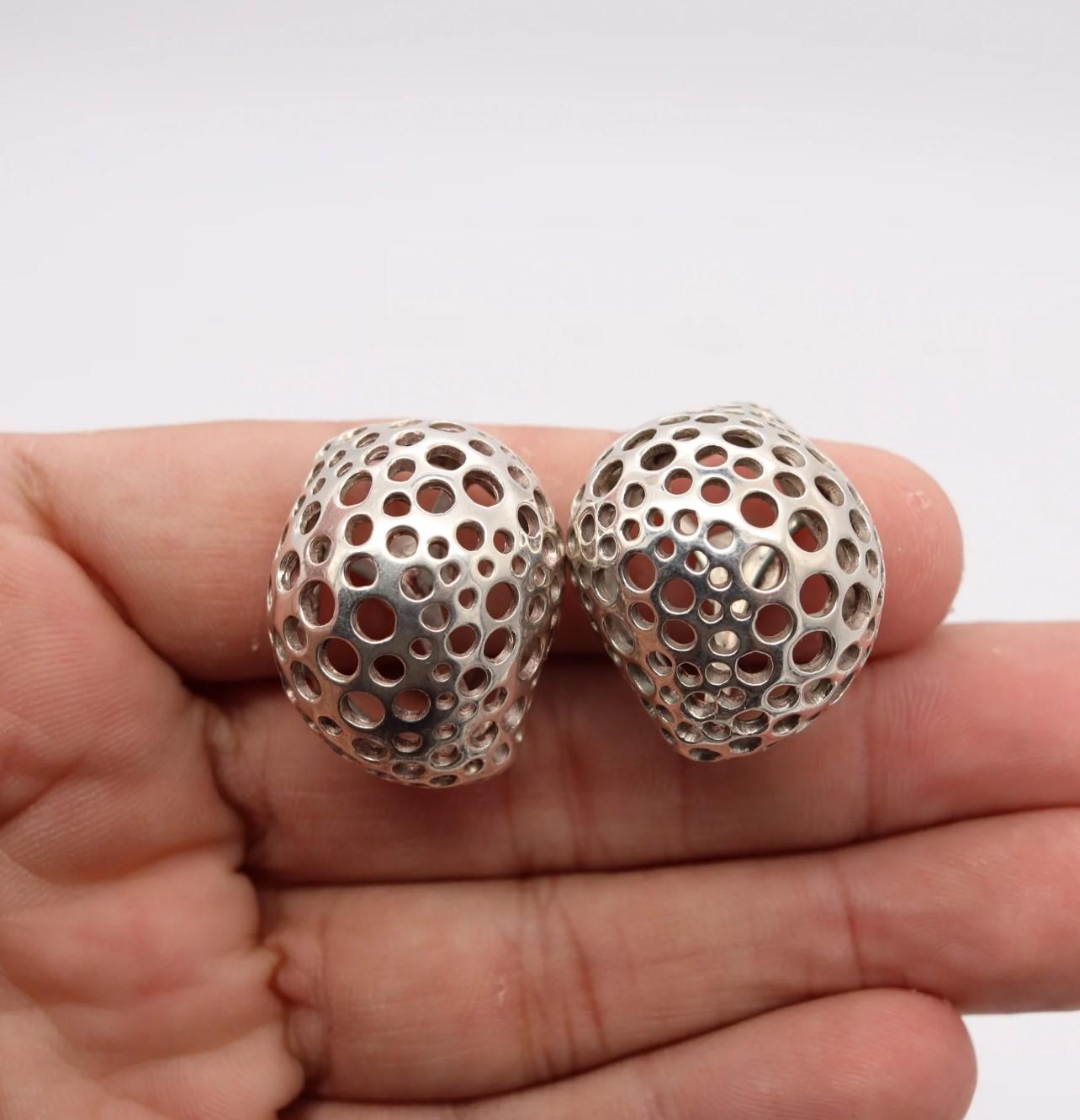 Angela Cummings Studios Perforations Free-Form Earrings in Solid .925 Sterling In Excellent Condition In Miami, FL