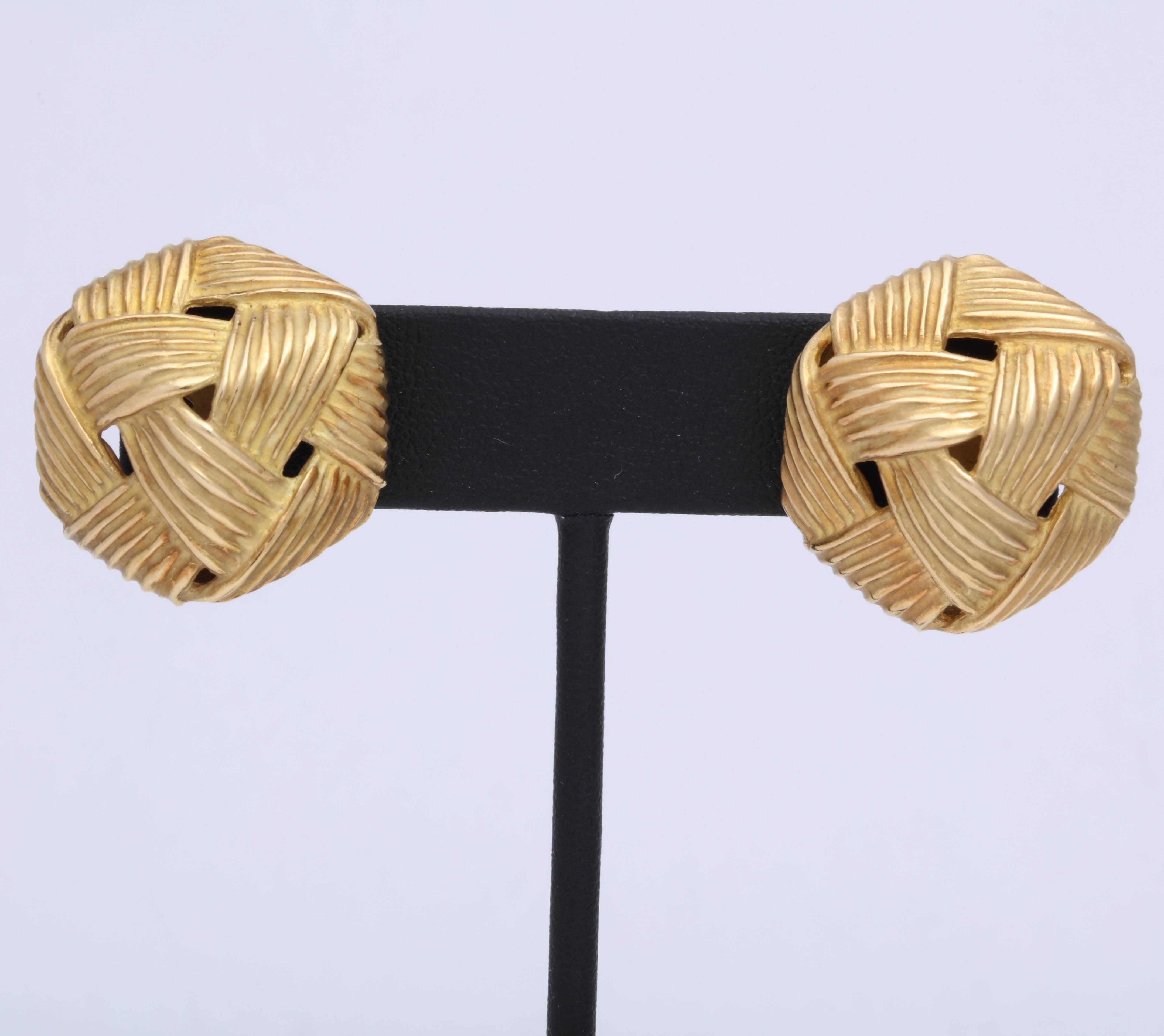 Angela Cummings Dreidimensionale Korbgeflecht-Ohrringe mit durchbrochenen Ohrringen (Barock) im Angebot