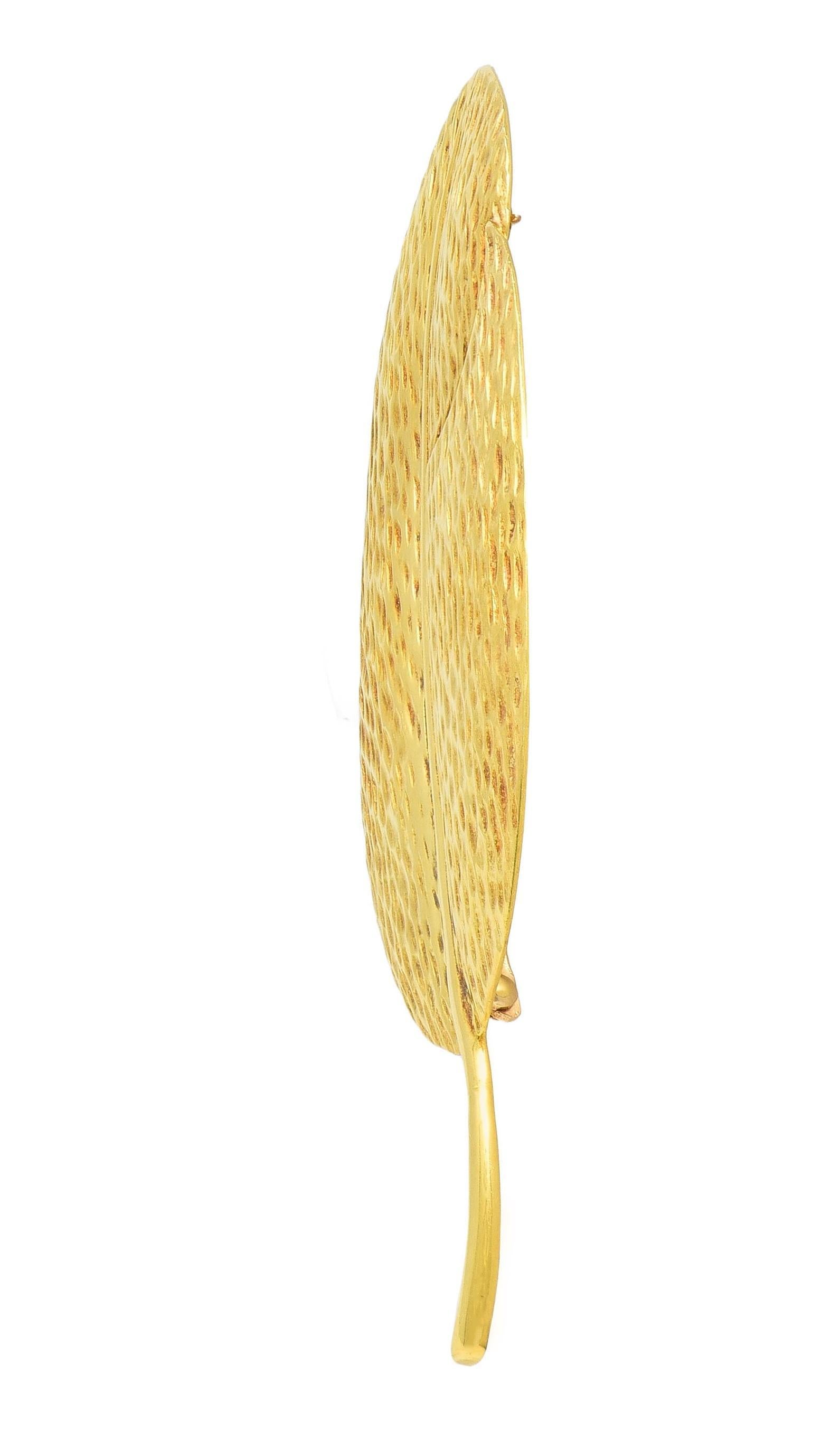 Angela Cummings Tiffany & Co. 1980 18 Karat Yellow Gold Vintage Leaf Brooch In Excellent Condition For Sale In Philadelphia, PA