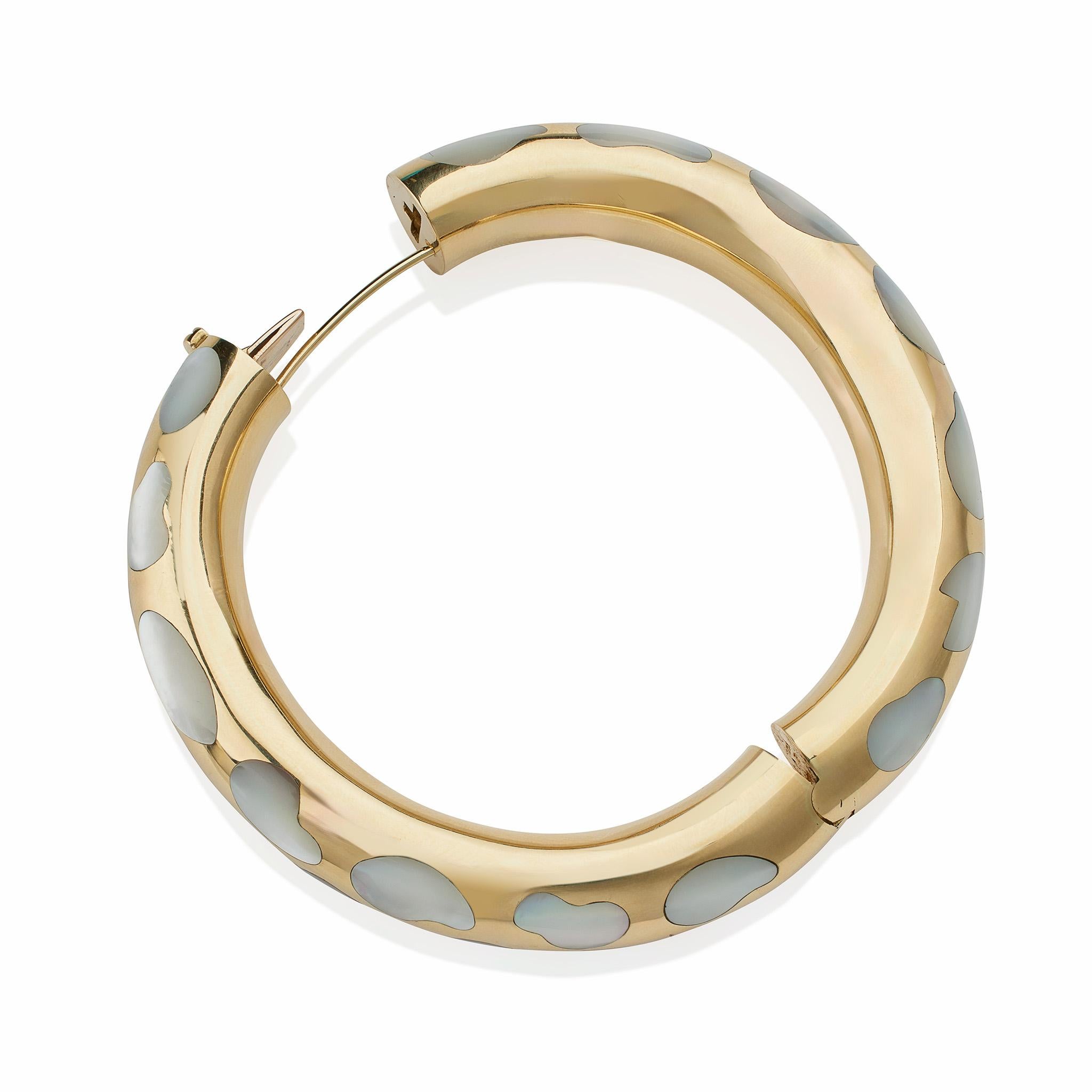 Angela Cummings Tiffany & Co. Mother-of-Pearl and 18K Gold Bangle Bracelet In Excellent Condition For Sale In New York, NY