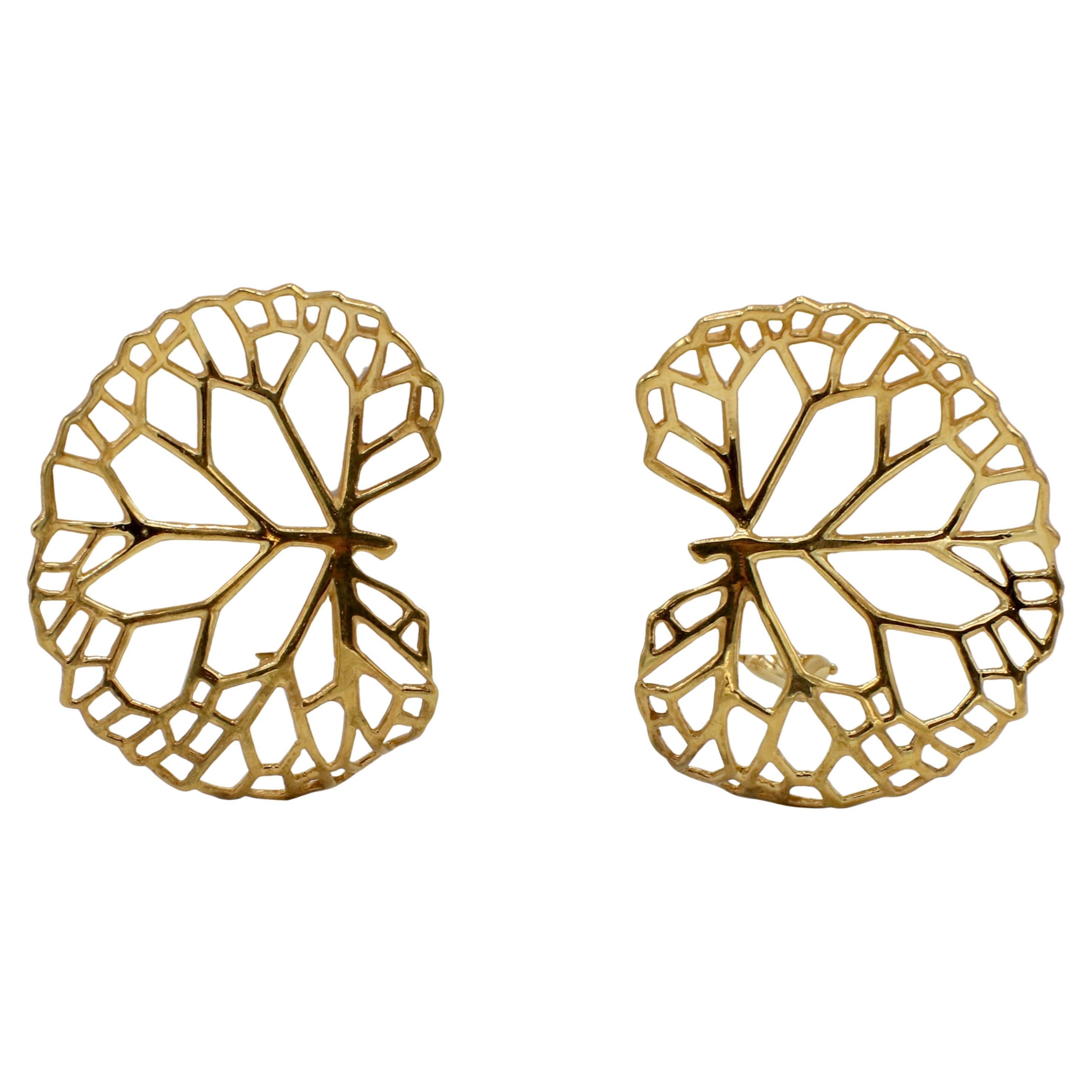 Angela Cummings Vintage 18 Karat Gelbgold Lilly Pad Leaf Ohrringe 1985 Clip-On
Metall: 18k Gelbgold
Gewicht: 11,23 Gramm
Länge: 1,50 x 1,00 Zoll
Unterzeichnet: ©1985 Cummings 18K
Rückseiten: Clip on (Hebelrücken) 
TDD I-15485
