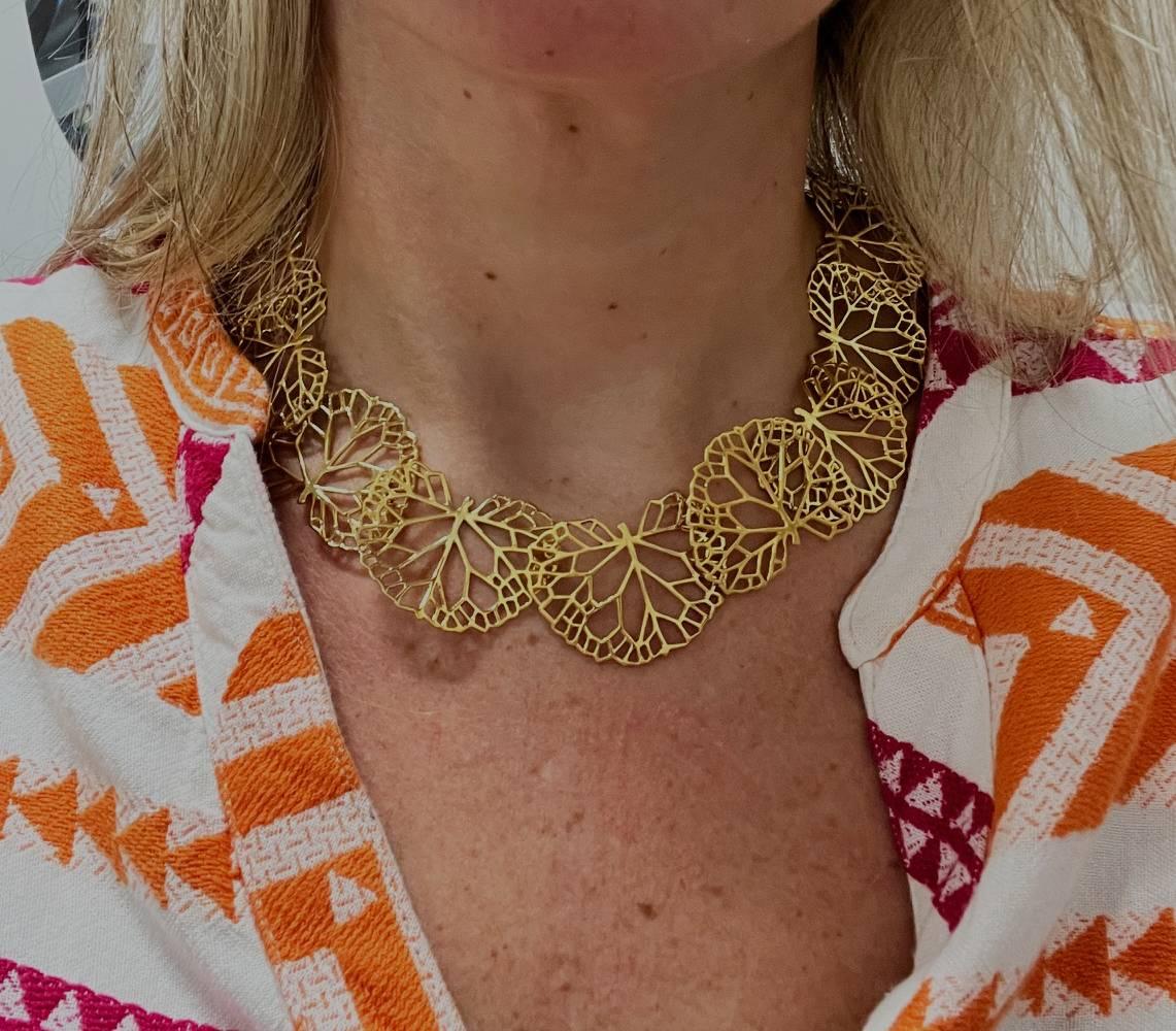 Angela Cummings Vintage 18 Karat Yellow Gold Lily Pad Leaf Link Necklace For Sale 1