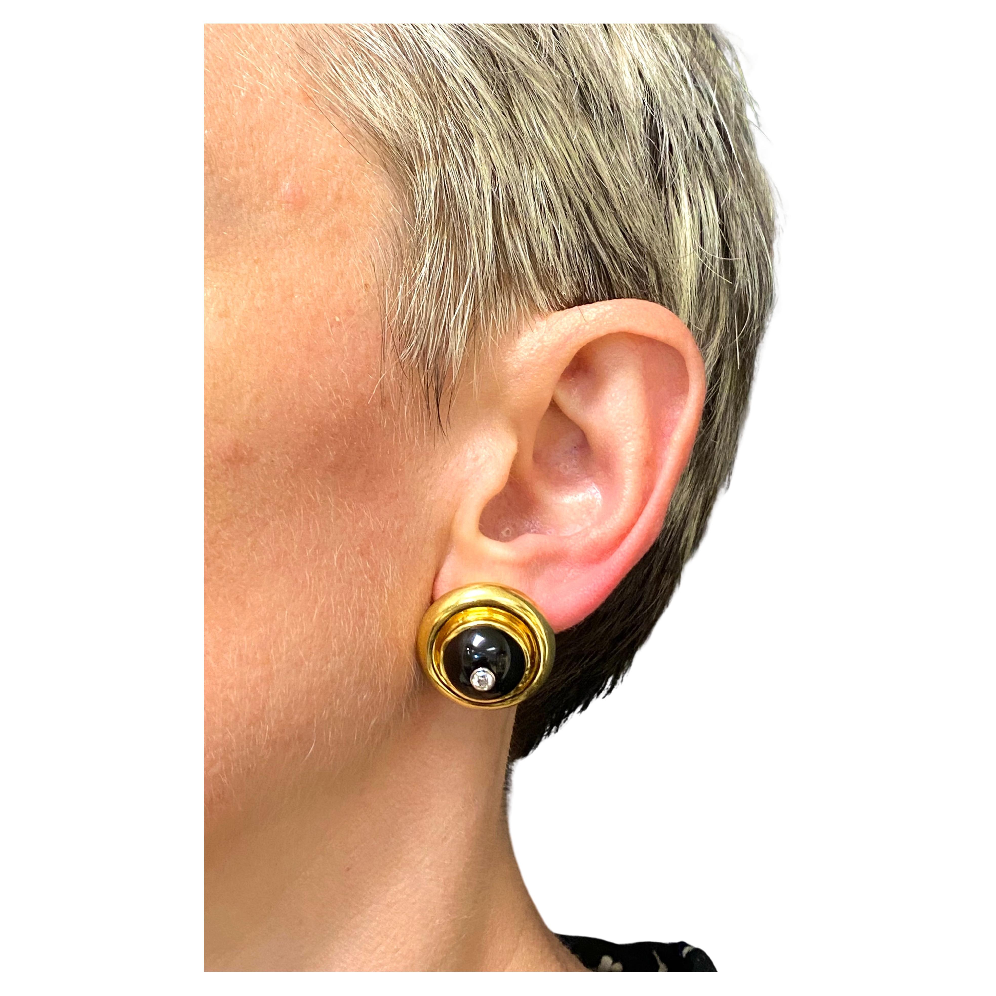 Paloma Picasso Vintage Earrings 18k Gold Onyx Diamond In Excellent Condition For Sale In Beverly Hills, CA
