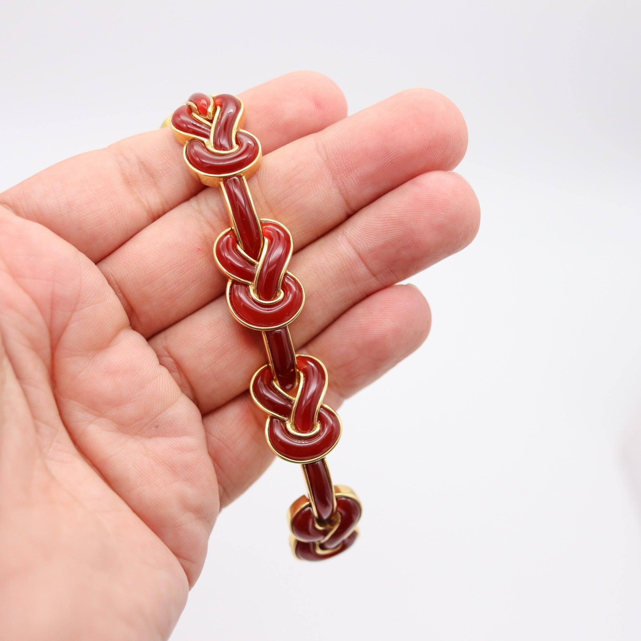 ANGELA CUMMINGS Vintage Knots Bracelet in 18Kt Yellow Gold With Red Carnelian For Sale 4