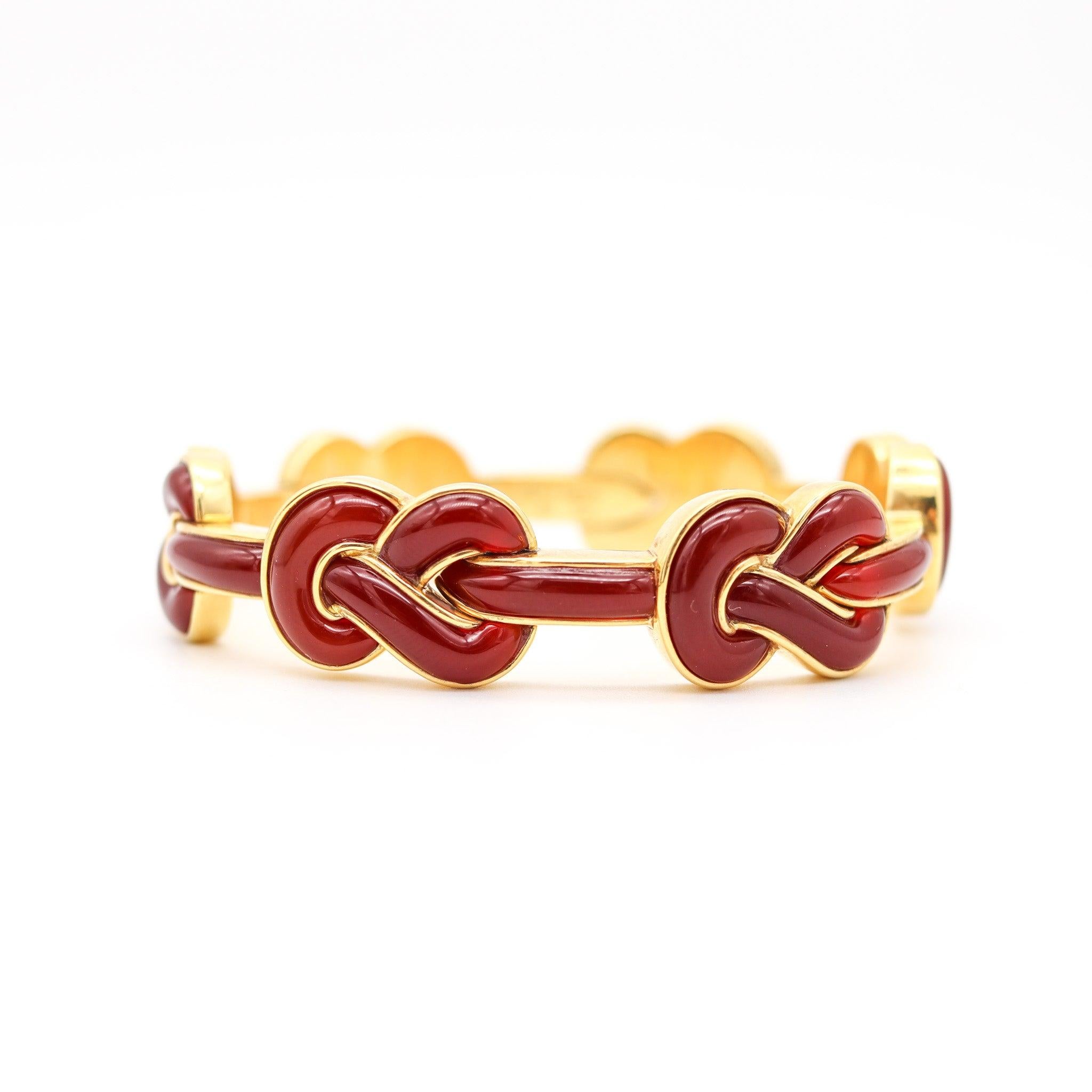 Modernist ANGELA CUMMINGS Vintage Knots Bracelet in 18Kt Yellow Gold With Red Carnelian For Sale