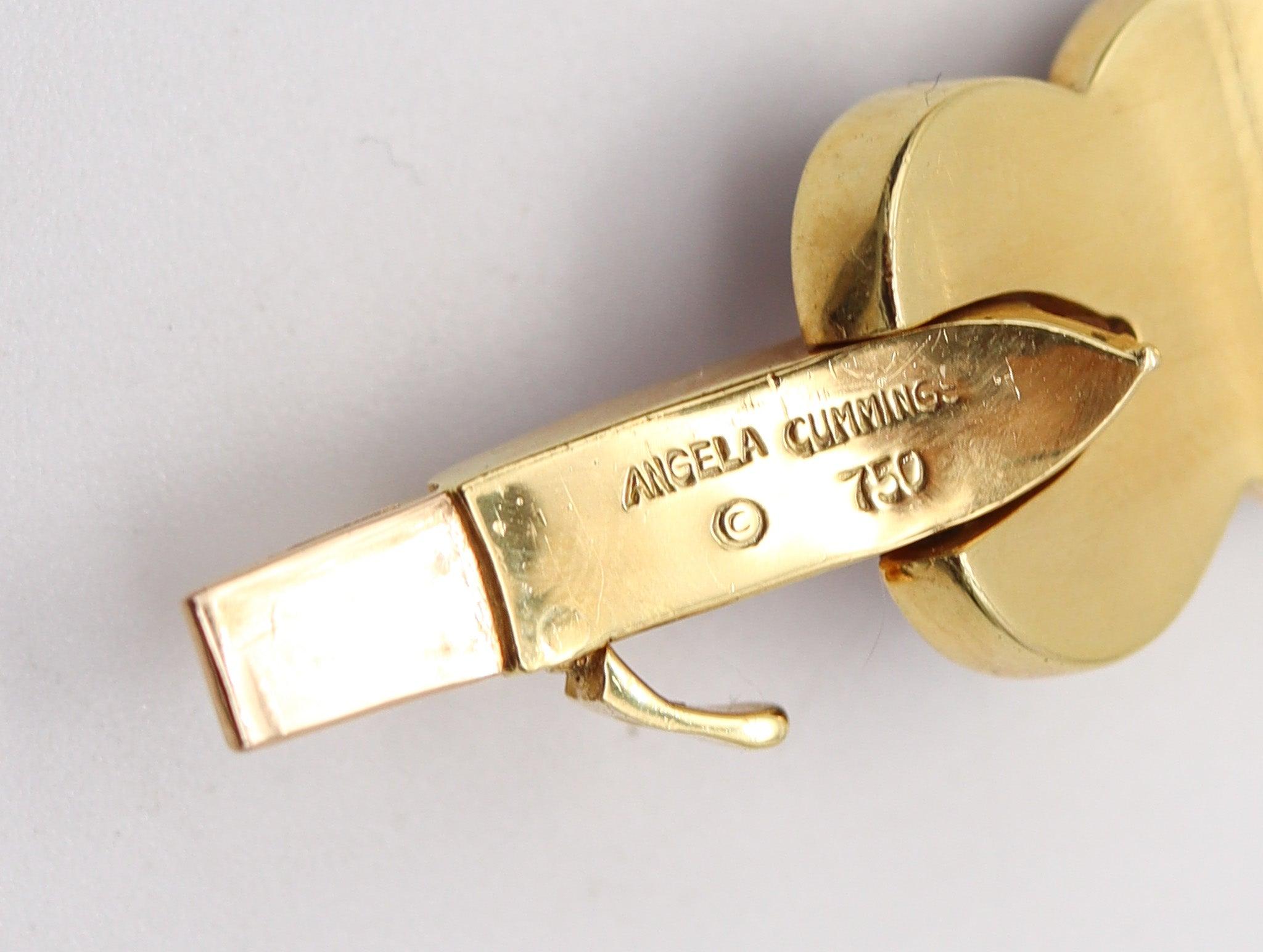 ANGELA CUMMINGS Vintage Knots Bracelet in 18Kt Yellow Gold With Red Carnelian For Sale 3