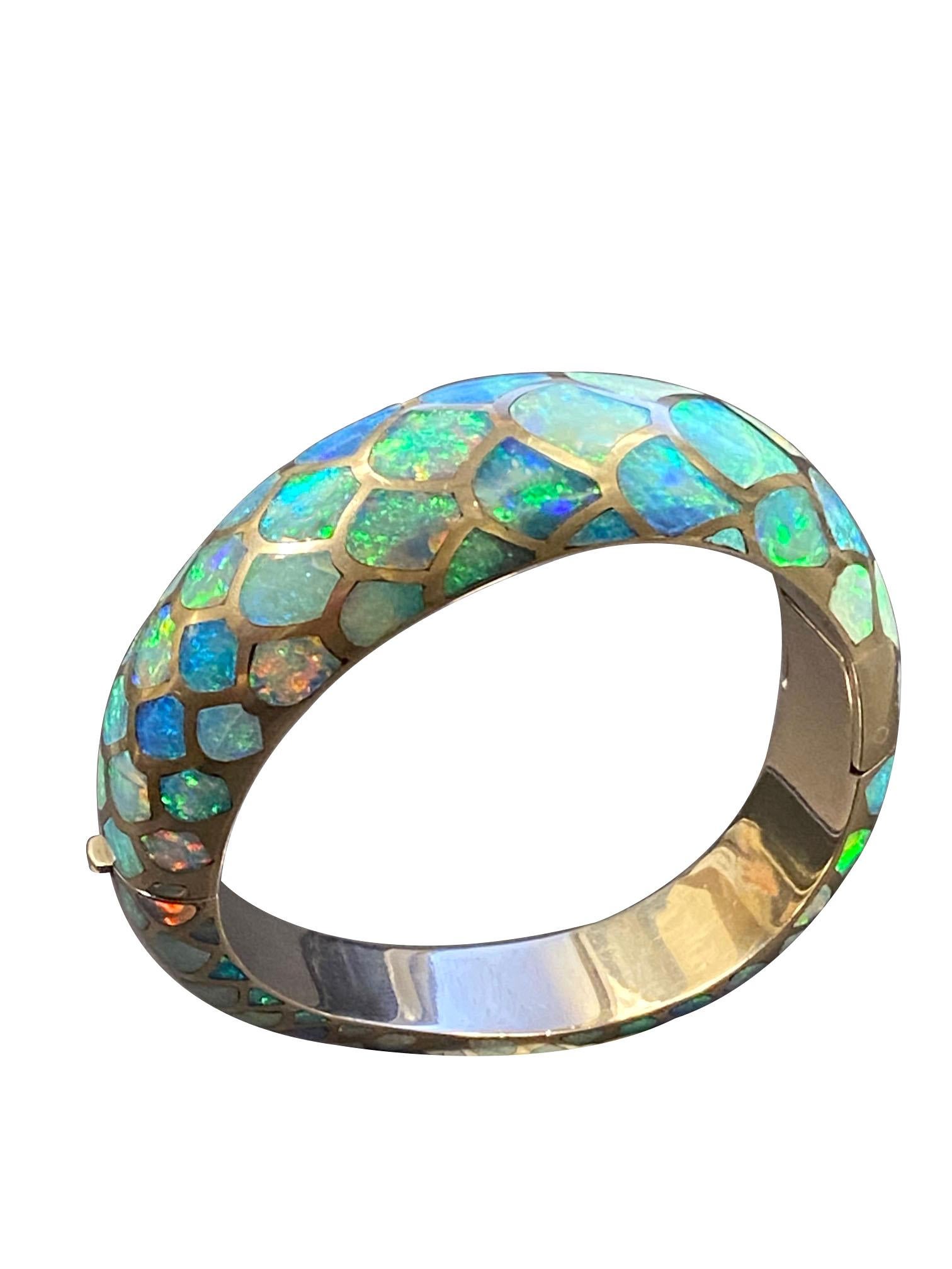 Angela Cummings White Gold and Opal Snakeskin Bangle Bracelet In Excellent Condition For Sale In Chicago, IL