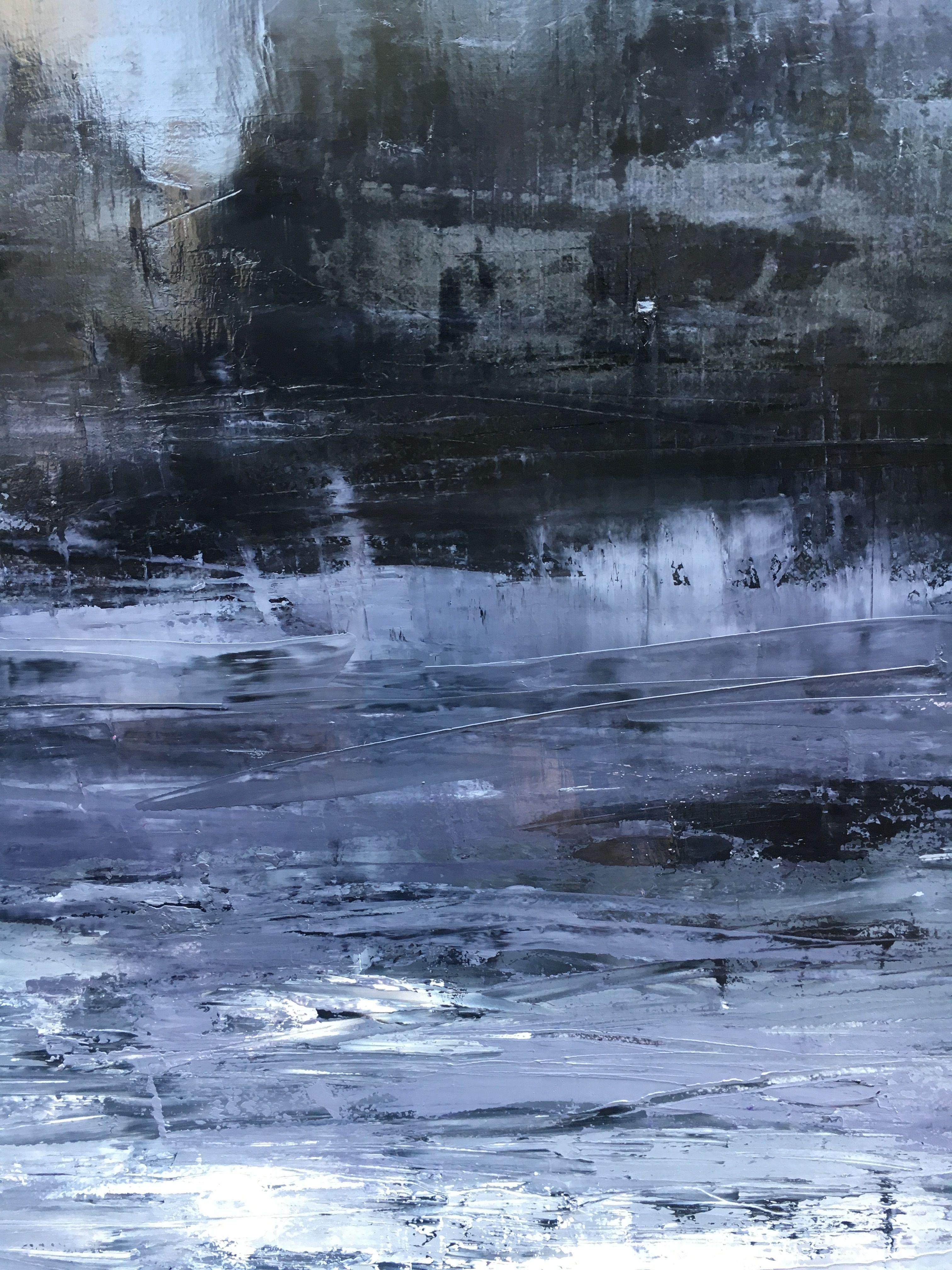 Une peinture de paysage abstrait où j'ai expérimenté l'utilisation du noir et du blanc avec des touches de violet et de magenta. La peinture a été appliquée en différentes couches et diluée avec de la Liquine. La peinture était ensuite manipulée sur