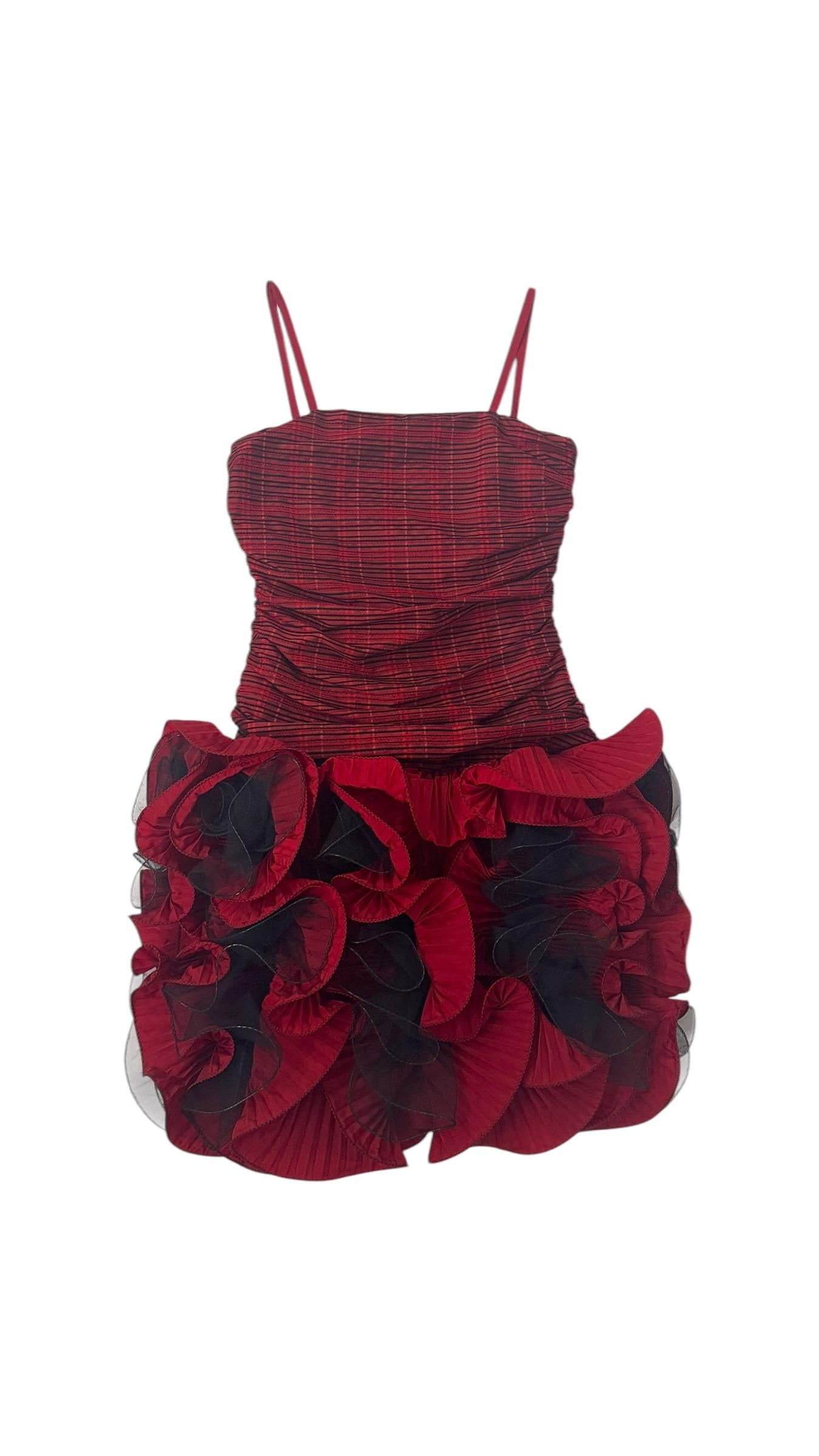 This rare couture dress by Italian designer Angela Gavioli, created for Luciano Pavarotti, embodies the theatrical elegance and opulent artistry that defined her collaborations with the Maestro during the 1990s. The dress features a fitted, ruched