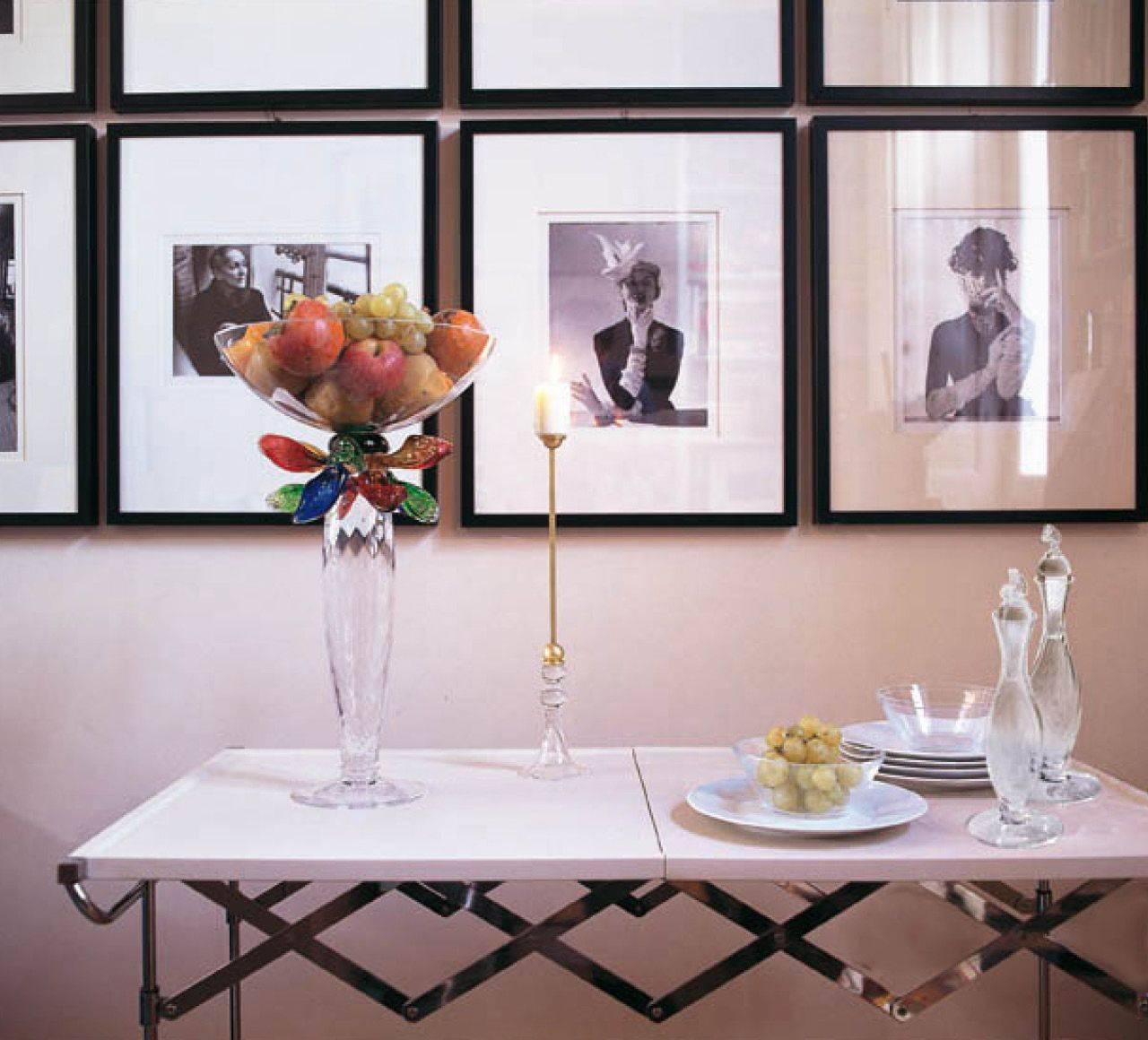 Un centre de table sophistiqué avec des détails de feuilles multicolores. Une joie sensationnelle pour tout spectateur.

Borek Sipek (1949-2016). Après avoir étudié l'architecture d'intérieur à l'école des arts et métiers de Prague (1964-1968), il