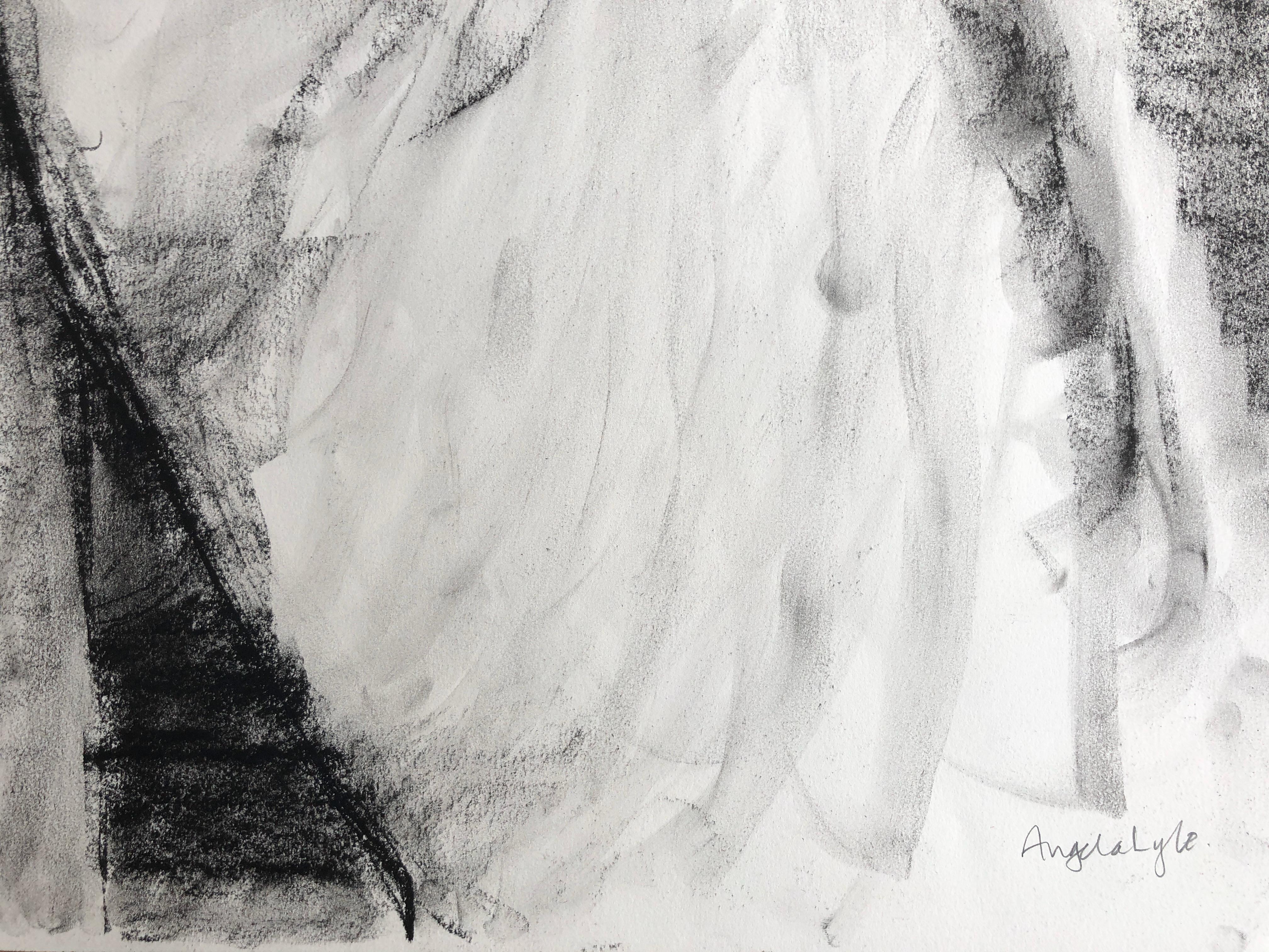 Christine With Her Hair Up. an Kohle auf Papier – Painting von Angela Lyle