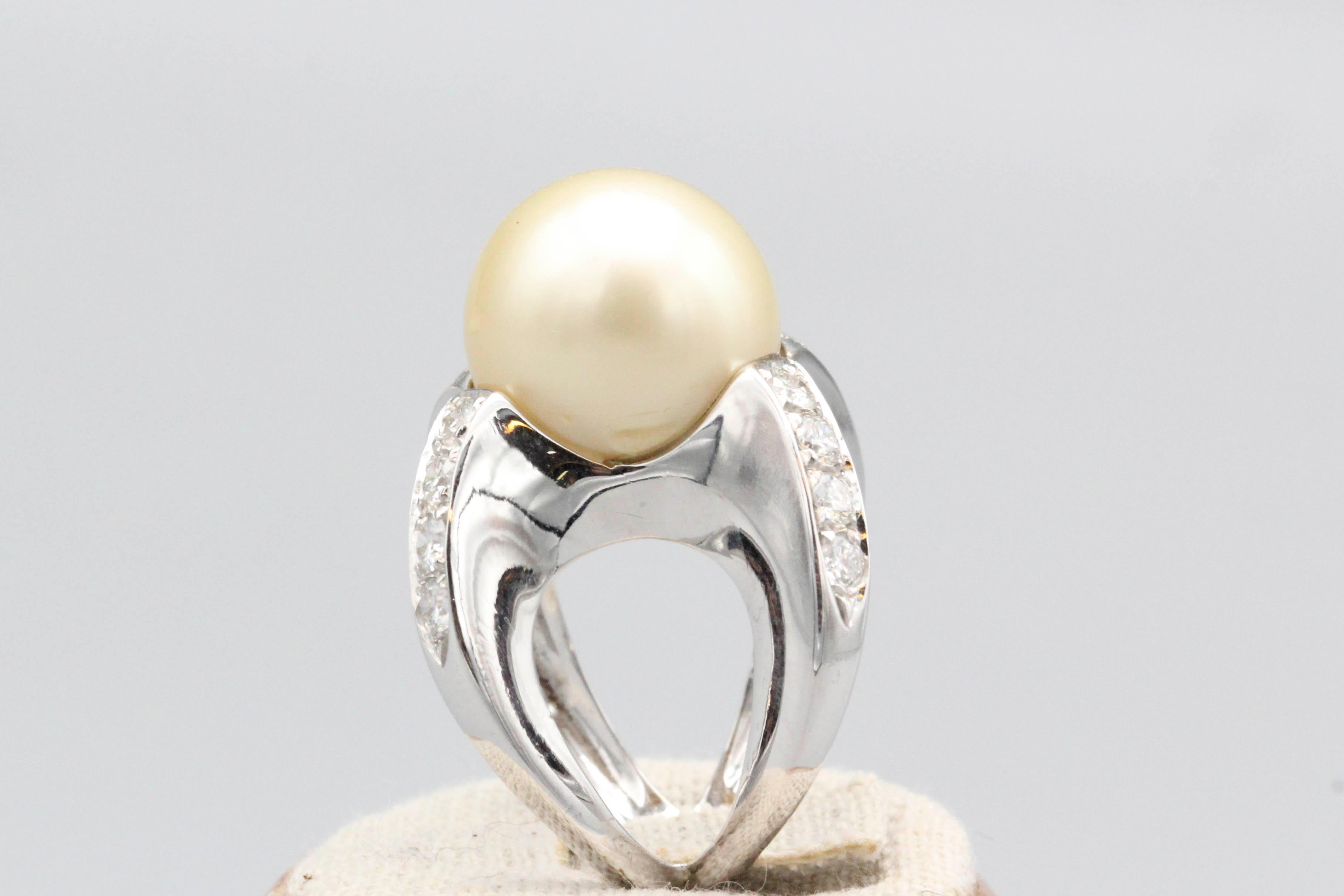 Angela Pintaldi Cultured Pearl Diamond and 18k White Gold Ring In Good Condition For Sale In New York, NY