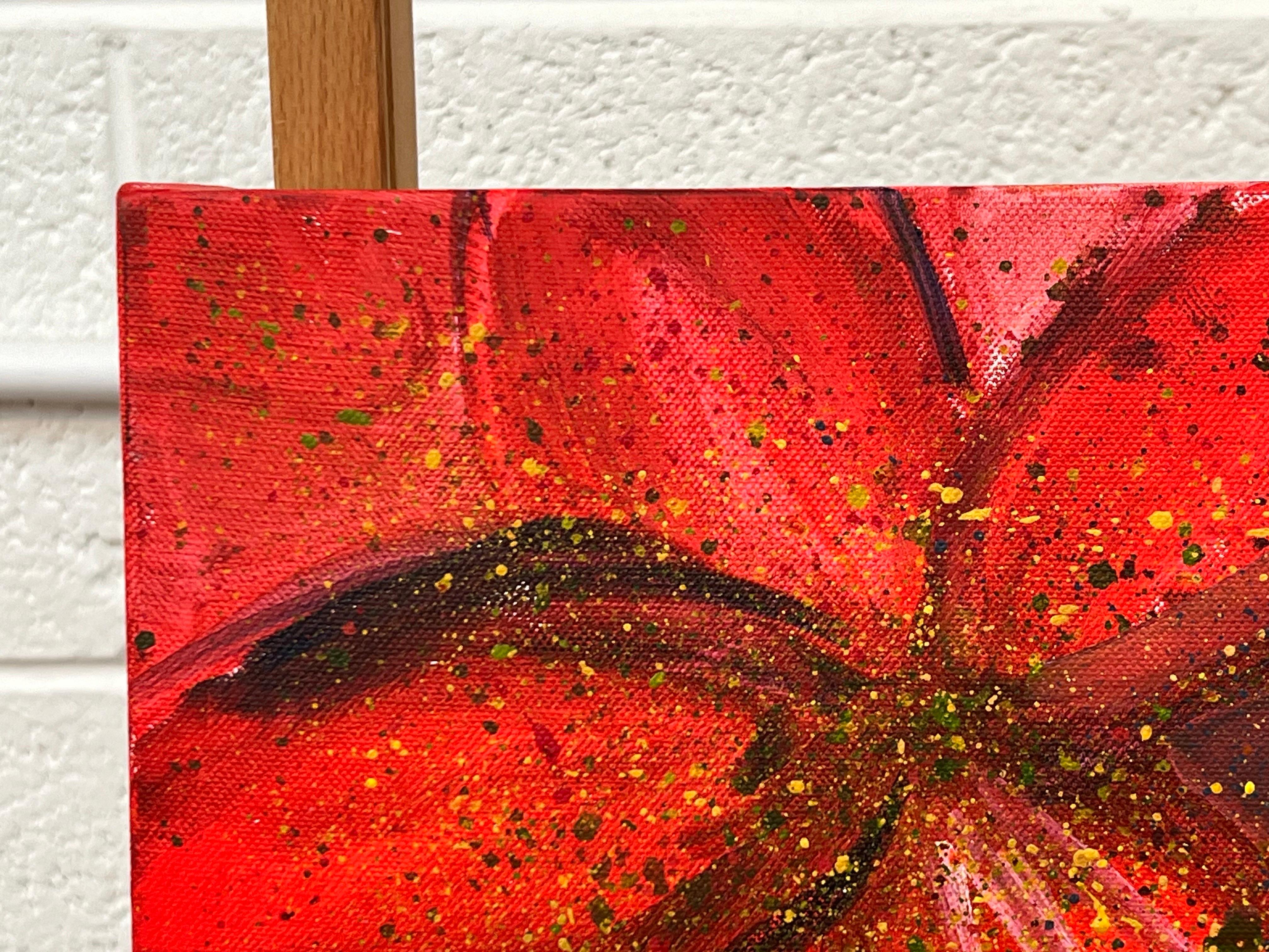 Un vibrante fiore rosso astratto con spruzzi di verde e giallo su tela 6