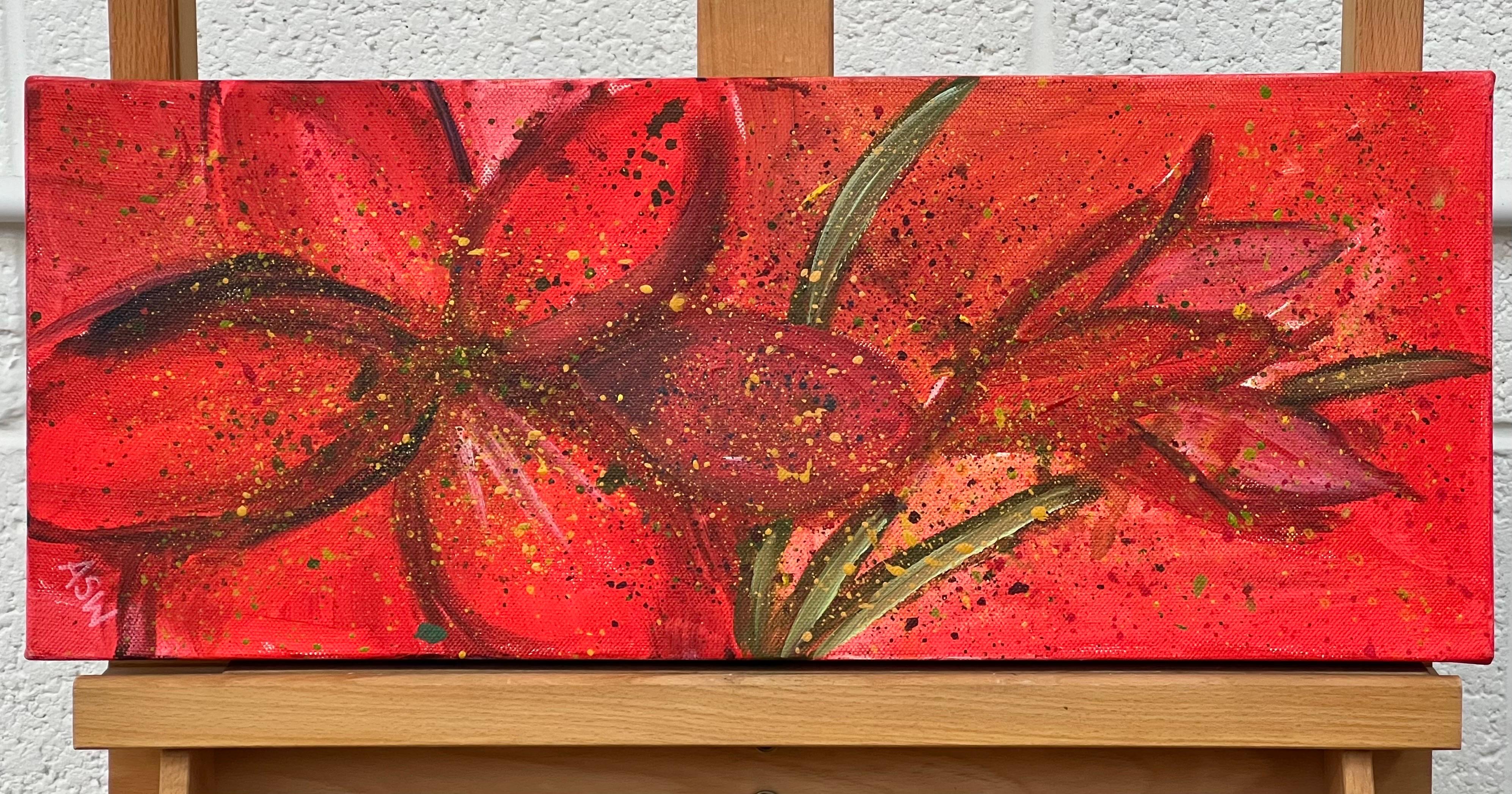 Un vibrante fiore rosso astratto con spruzzi di verde e giallo su tela - Painting di Angela Wakefield