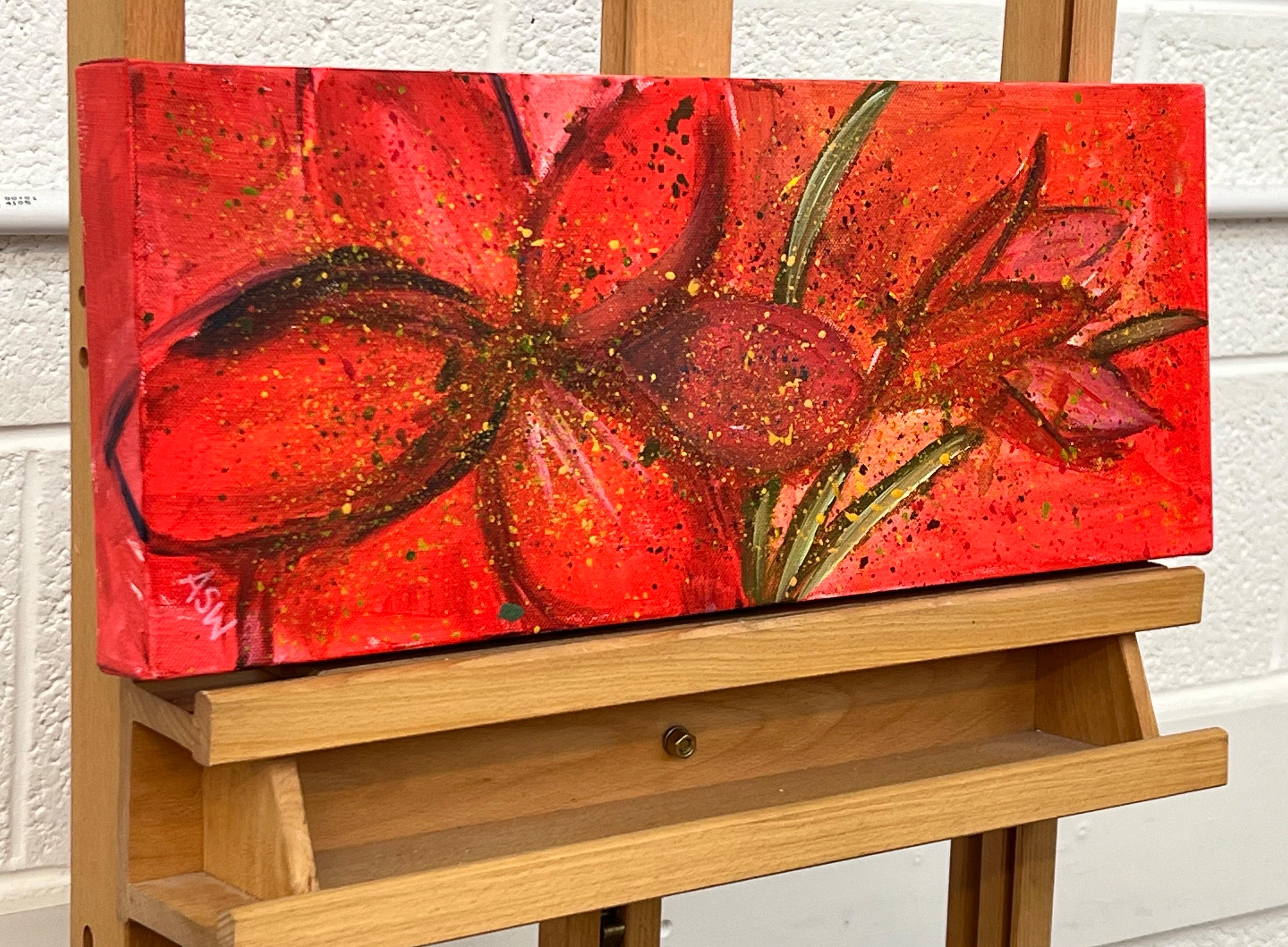 Un vibrante fiore rosso astratto con spruzzi di verde e giallo su tela - Painting Impressionismo astratto di Angela Wakefield