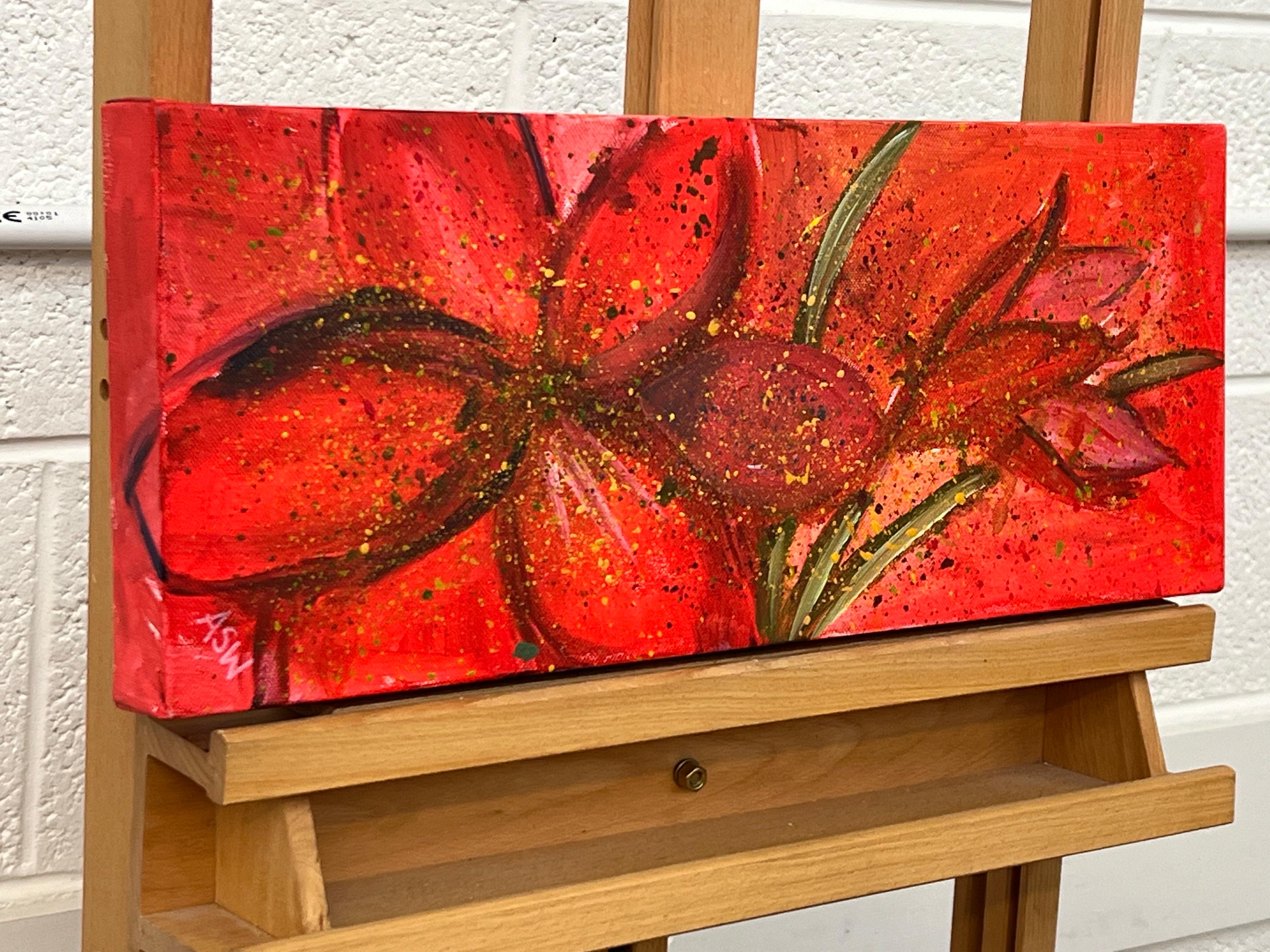 Un vibrante fiore rosso astratto con spruzzi di verde e giallo su tela 2