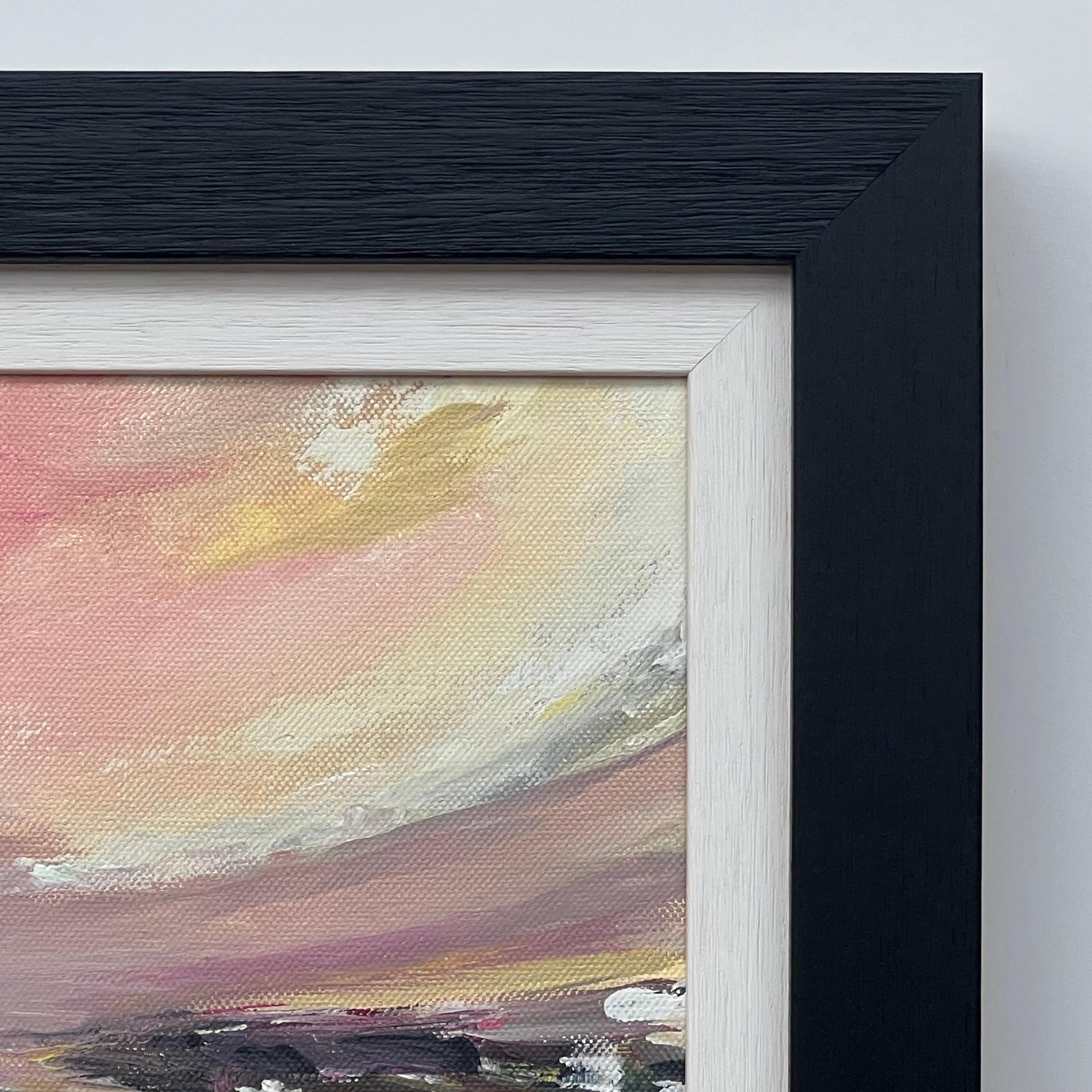 Peinture abstraite de paysage marin avec des tons pastel par l'artiste britannique contemporaine, Angela Wakefield 

L'œuvre d'art mesure 12 x 12 pouces
Le cadre mesure 17 x 17 pouces

Cette peinture représente un paysage serein avec une palette de