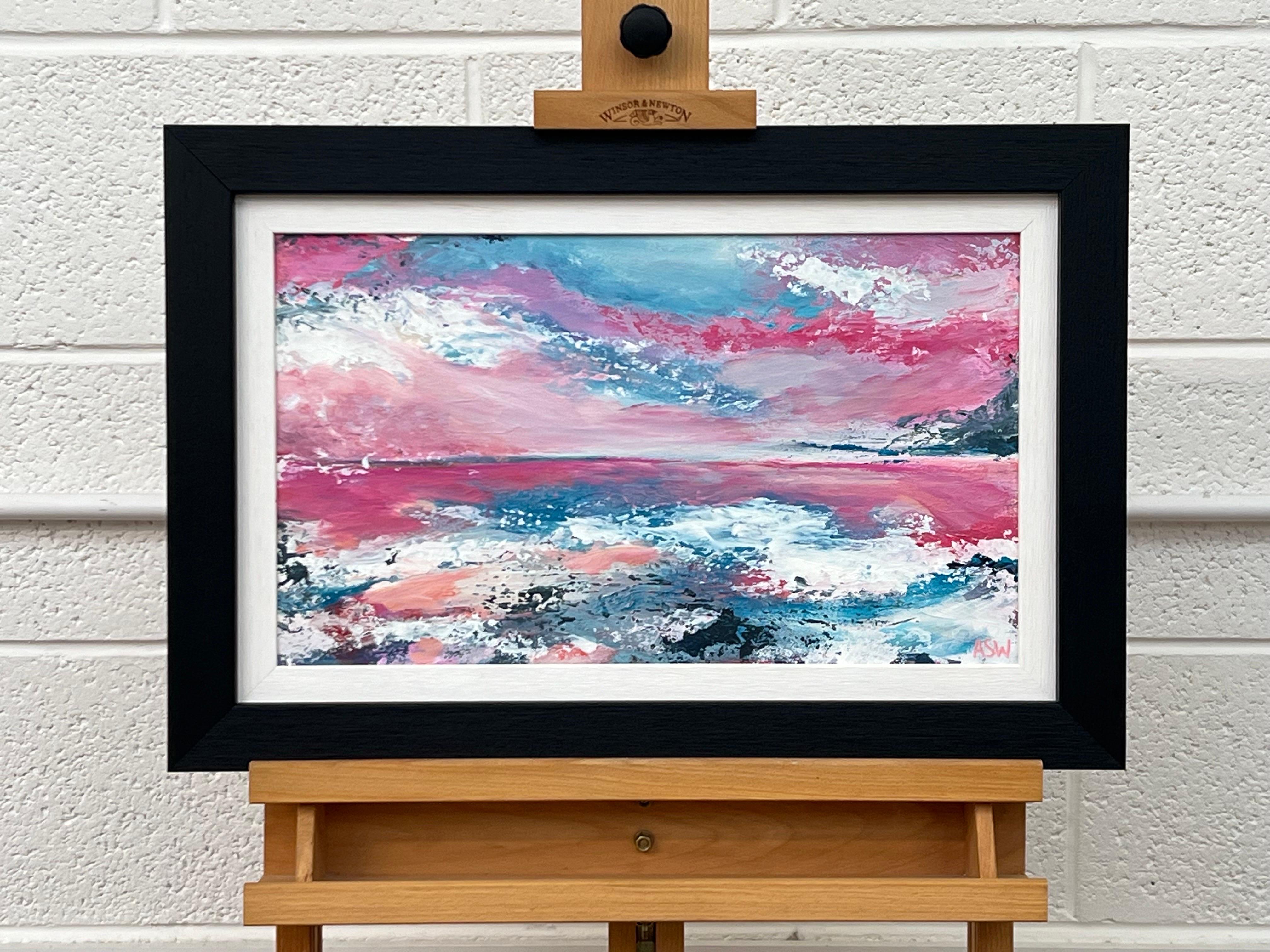 Abstrakte Landschaft, Meereslandschaft, Gemälde mit rosa und blauem Himmel des britischen Künstlers (Abstrakter Impressionismus), Painting, von Angela Wakefield