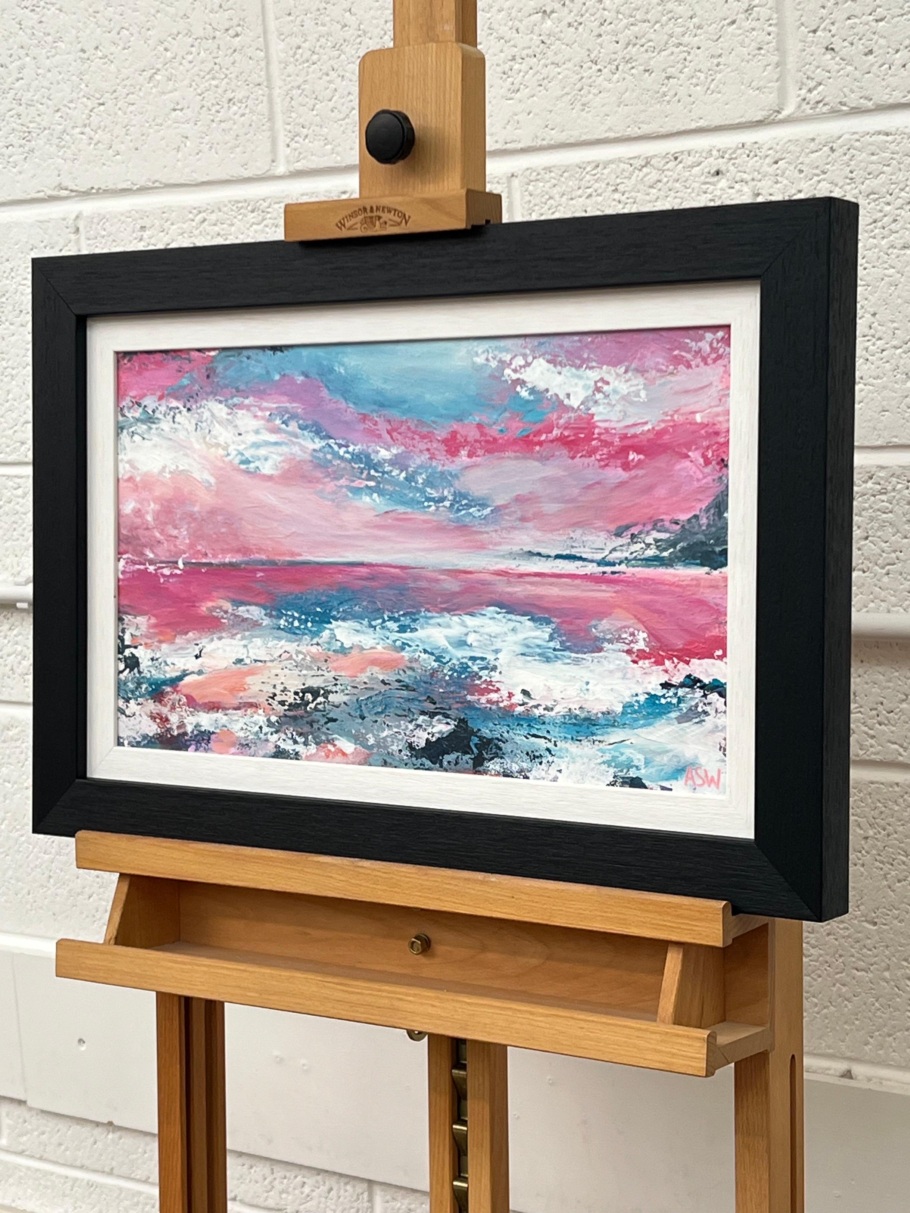 Paisaje marino abstracto con cielo rosa y azul por un artista británico - Landscape Painting Gris de Angela Wakefield
