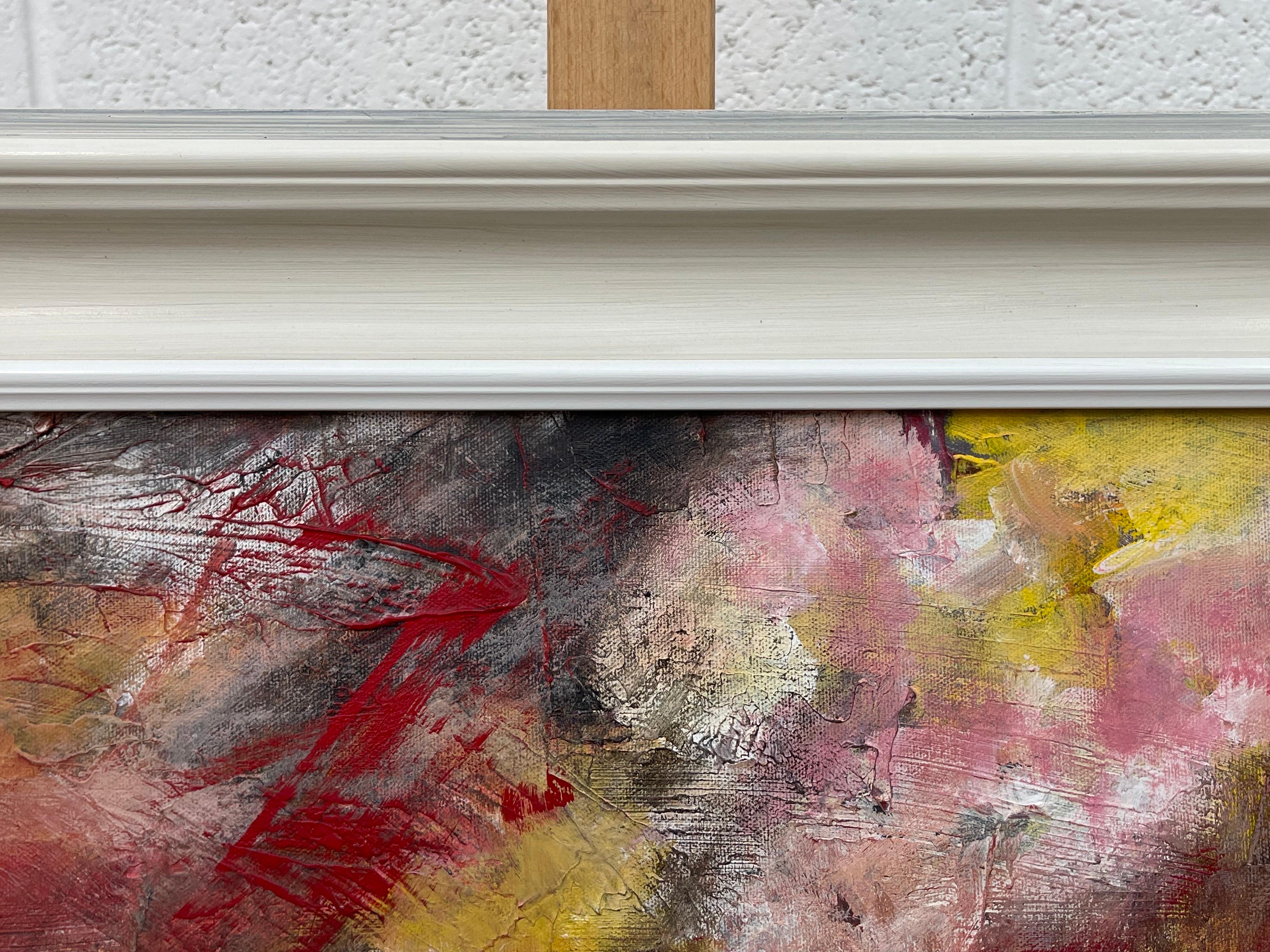 Paysage abstrait utilisant le rouge, le noir et le jaune d'un artiste britannique contemporain en vente 7