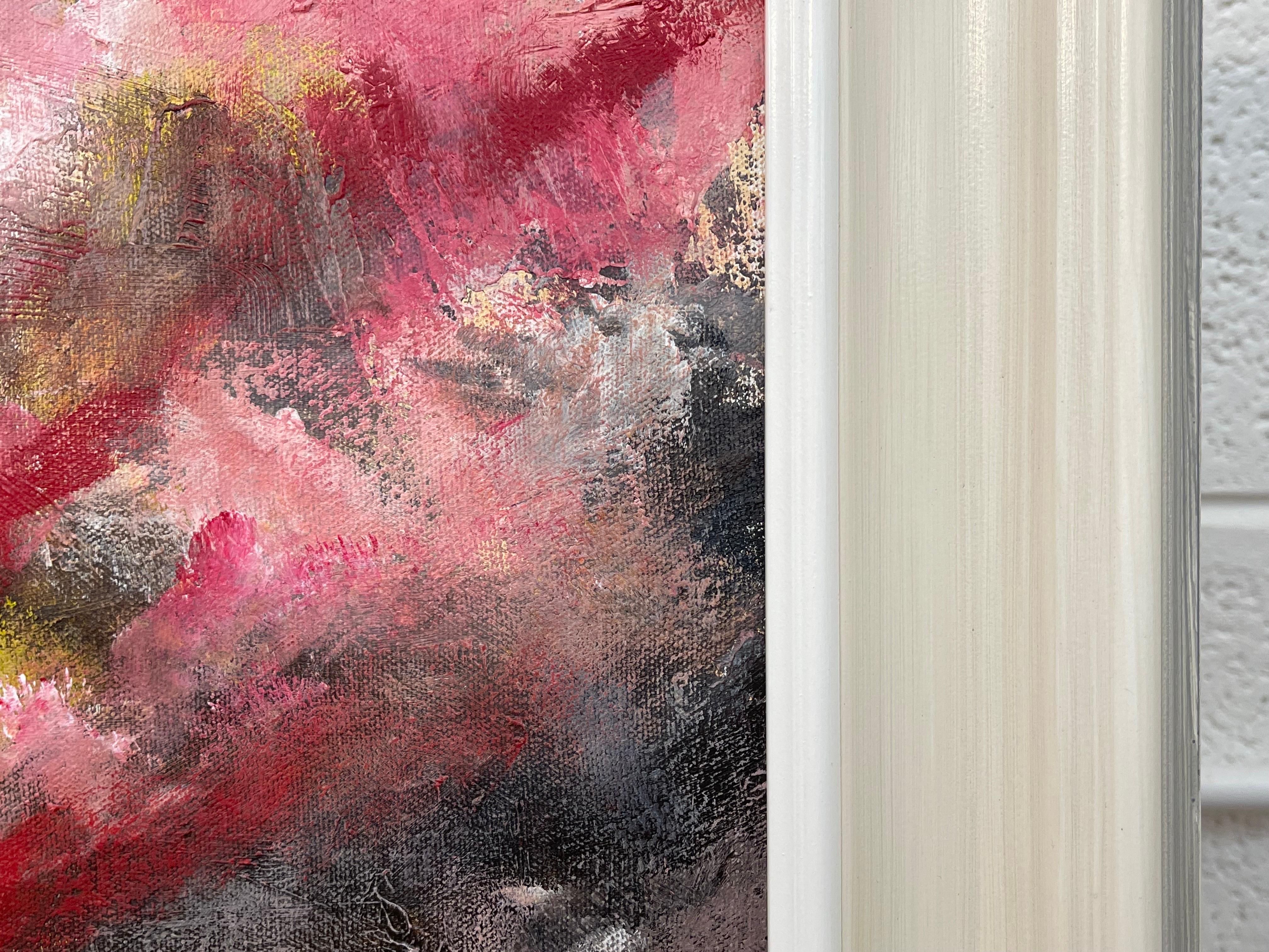 Paysage abstrait utilisant le rouge, le noir et le jaune d'un artiste britannique contemporain en vente 10