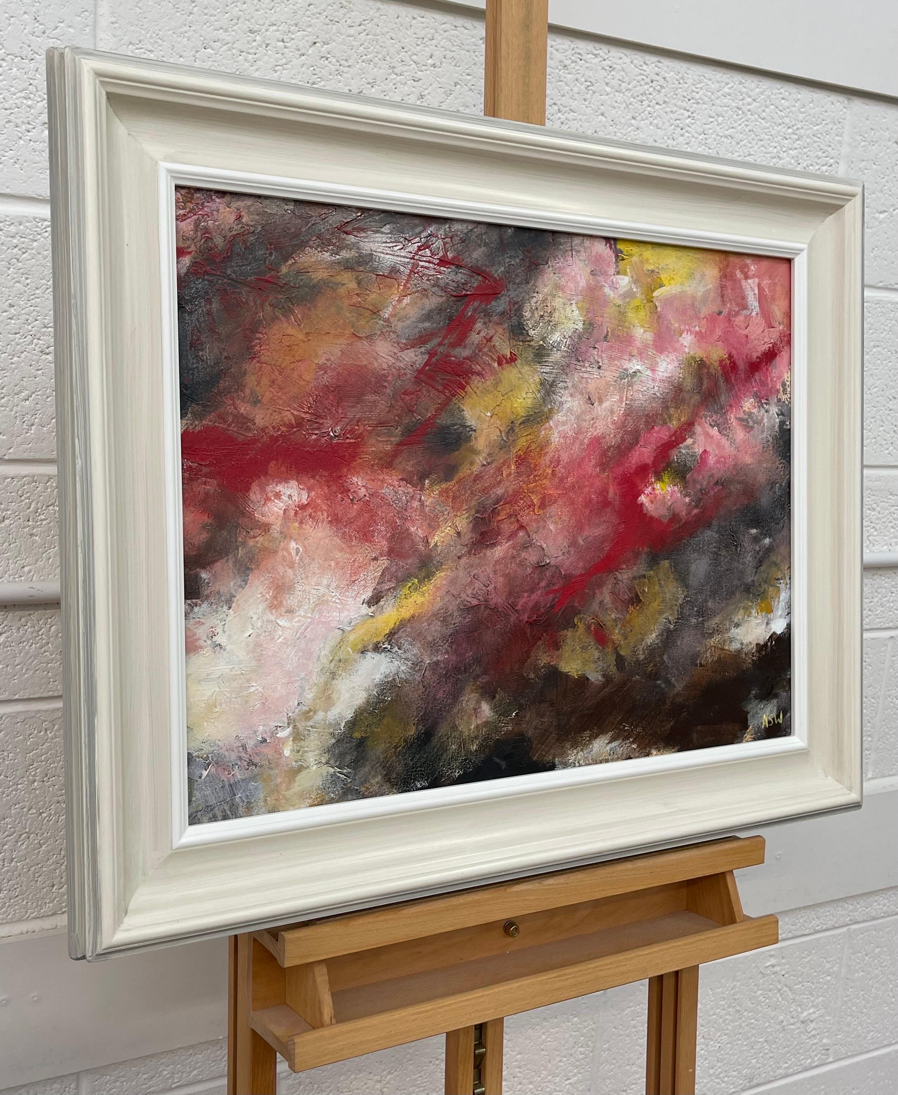 Paysage abstrait utilisant le rouge, le noir et le jaune d'un artiste britannique contemporain - Painting de Angela Wakefield