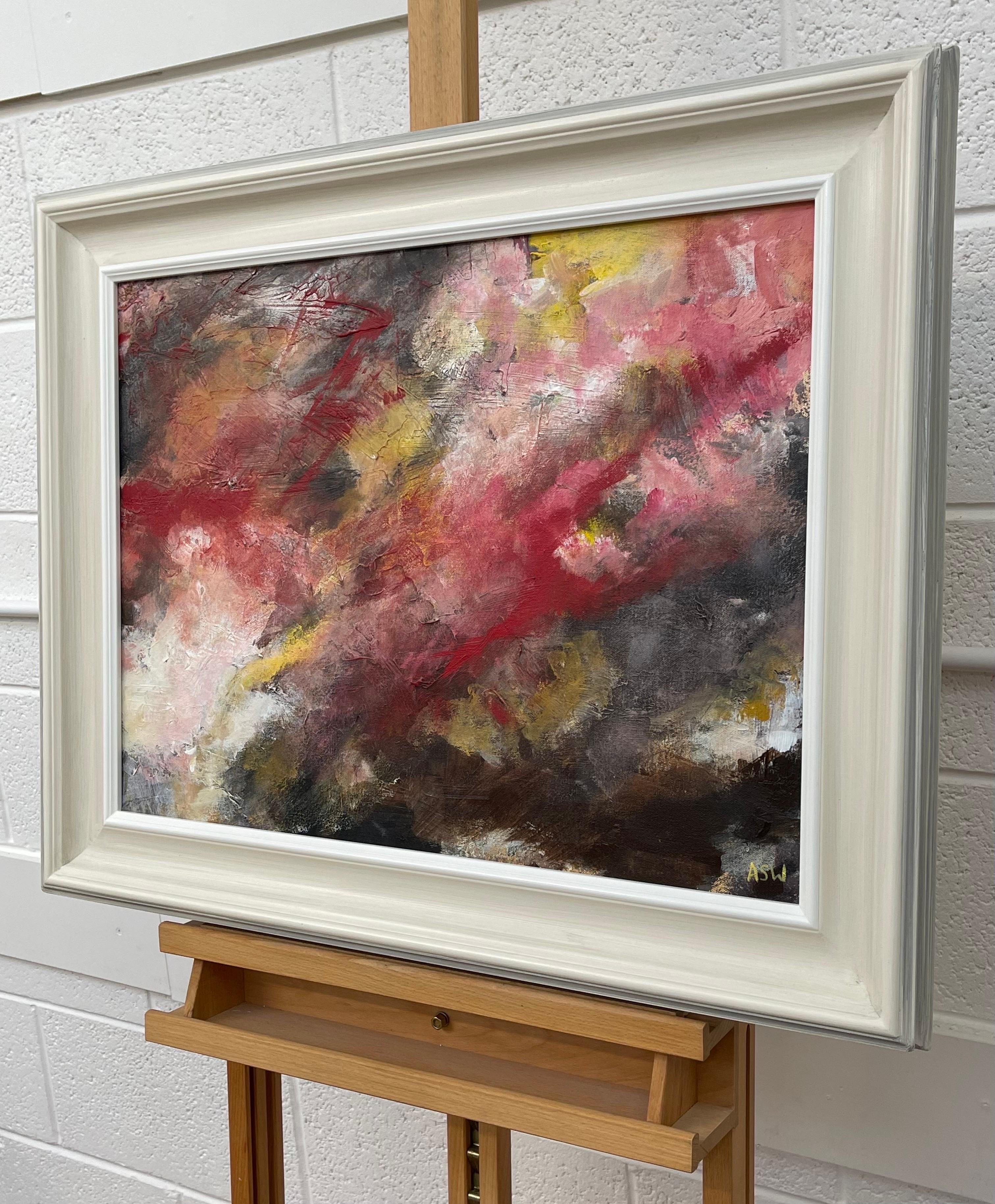 Paysage abstrait utilisant le rouge, le noir et le jaune d'un artiste britannique contemporain - Marron Abstract Painting par Angela Wakefield