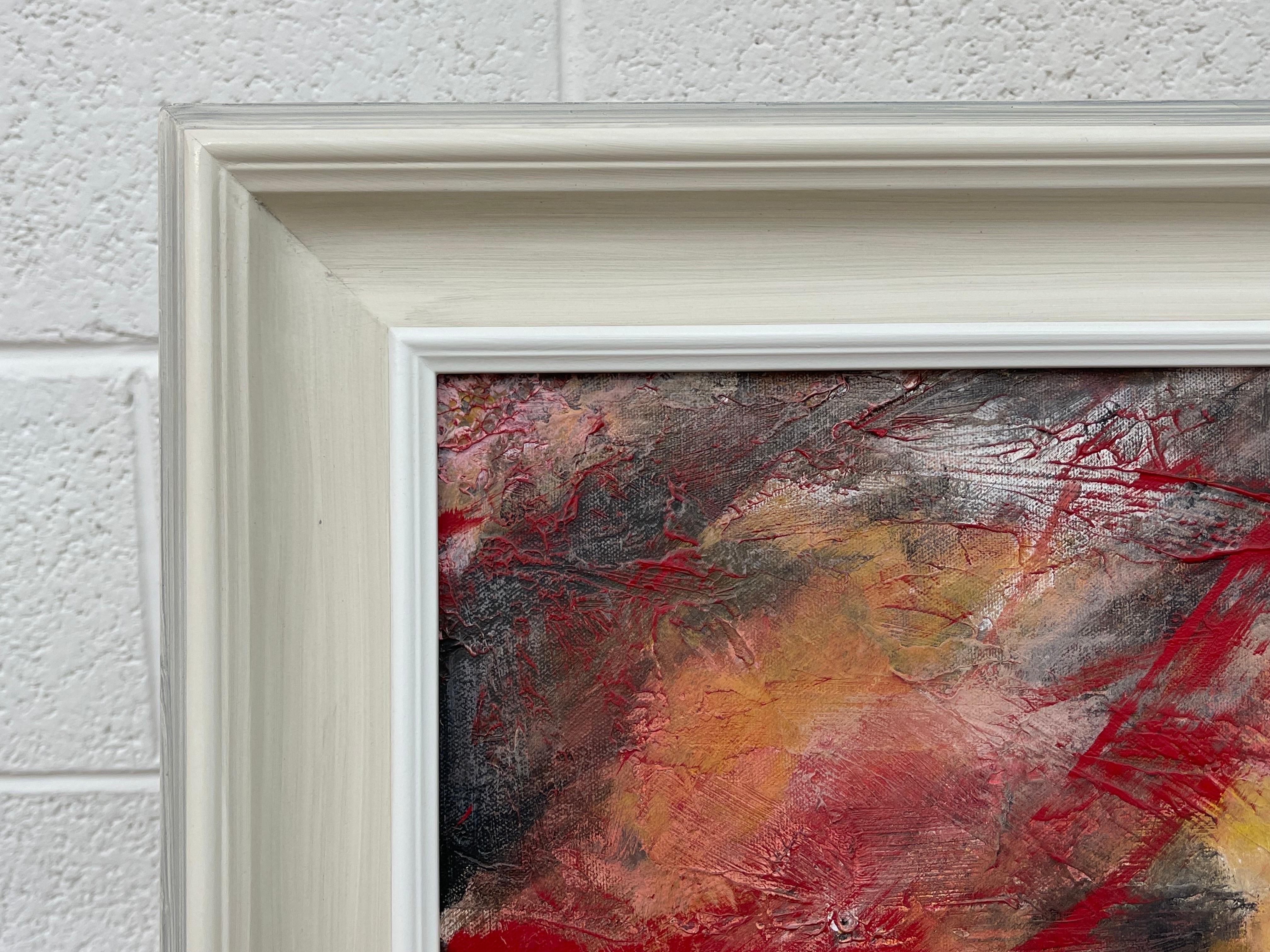 Paysage abstrait utilisant le rouge, le noir et le jaune d'un artiste britannique contemporain en vente 4