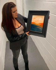 Abstrakte orange-schwarze Berglandschaftsstudie des zeitgenössischen britischen Künstlers