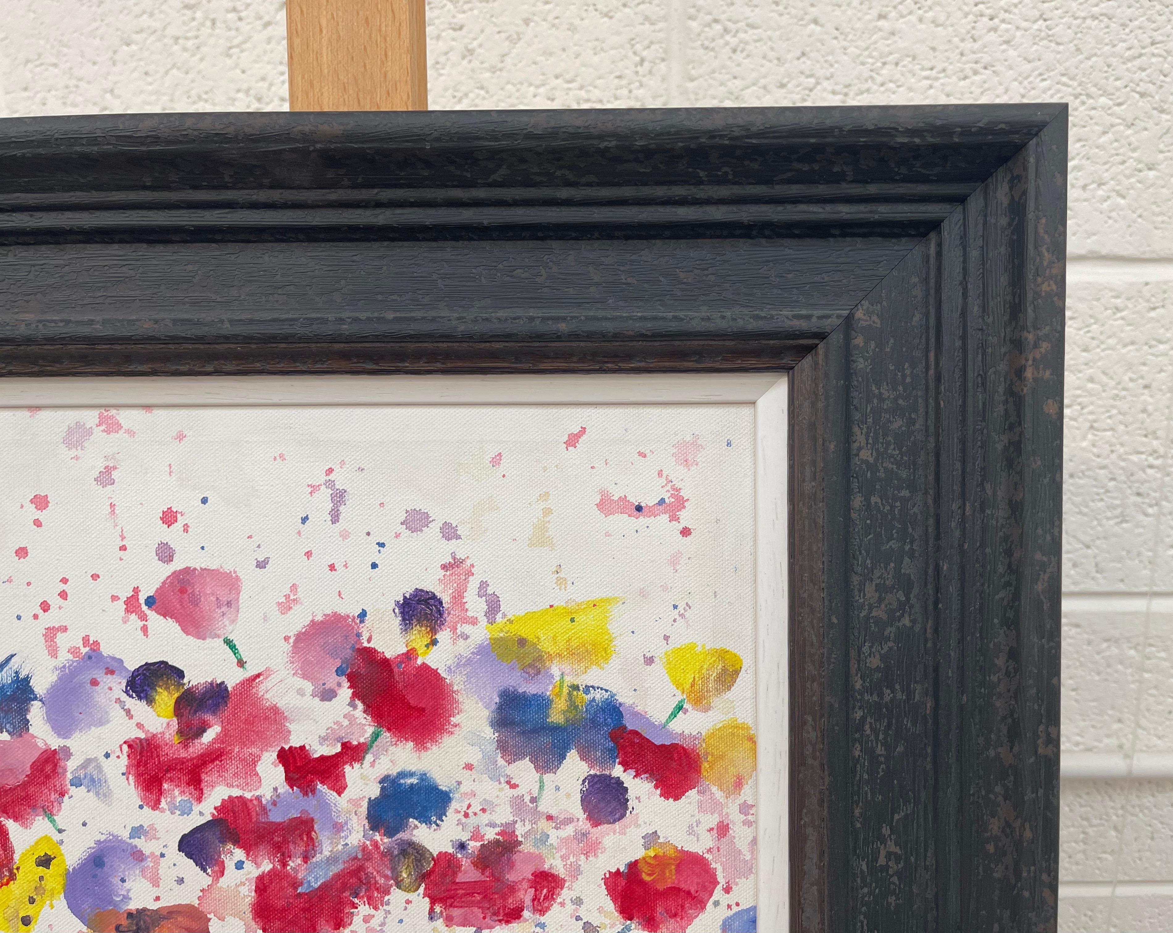 Disegno astratto di fiori rossi, blu, gialli e bianchi di un artista contemporaneo britannico - Abstract Painting Nero di Angela Wakefield