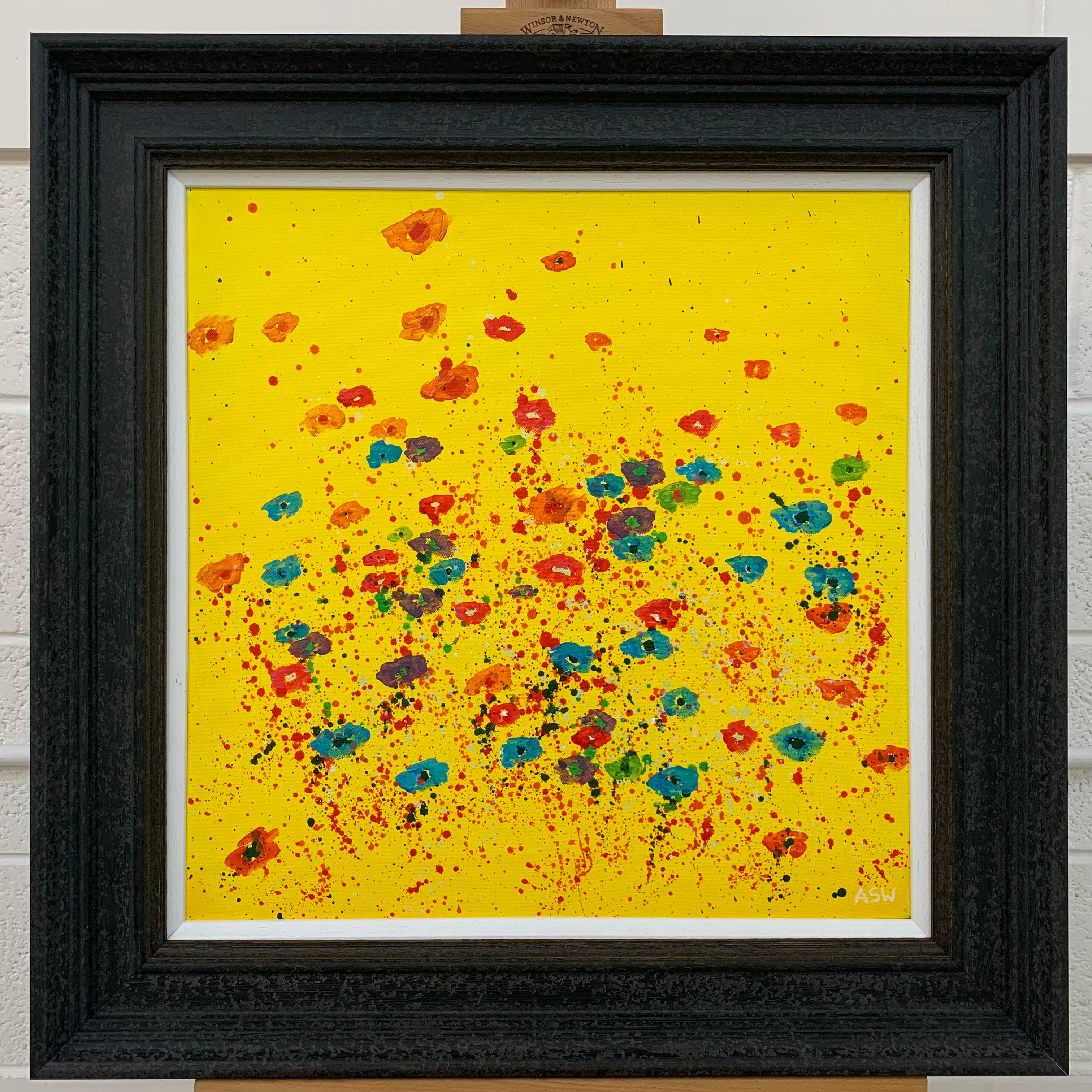 Abstrakte rot-rosa-blaue Blumen auf gelbem Hintergrund des britischen Landschaftskünstlers (Abstrakter Impressionismus), Art, von Angela Wakefield