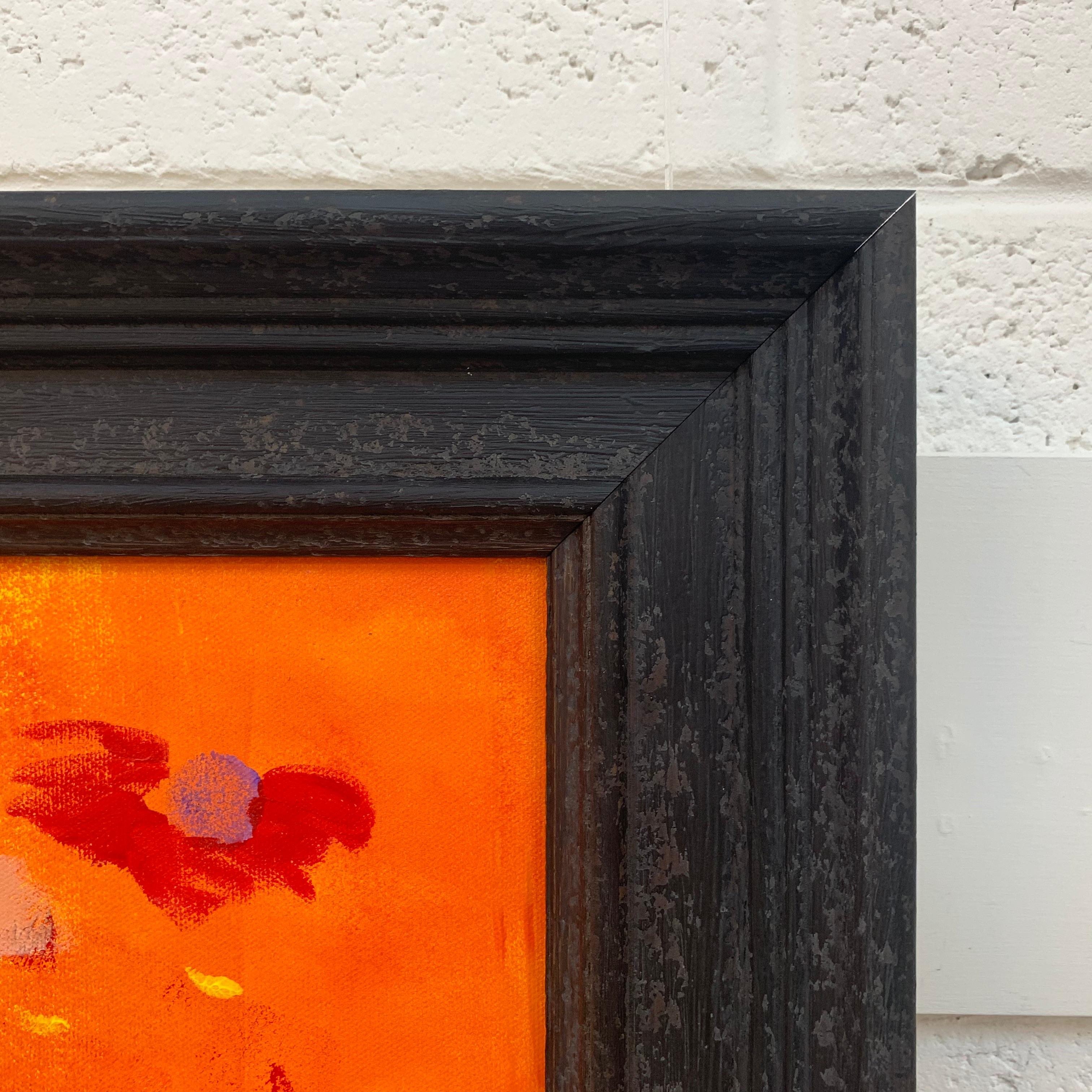 Diseño abstracto de flores silvestres rojas y rosas sobre naranja, obra de un artista británico contemporáneo en venta 3