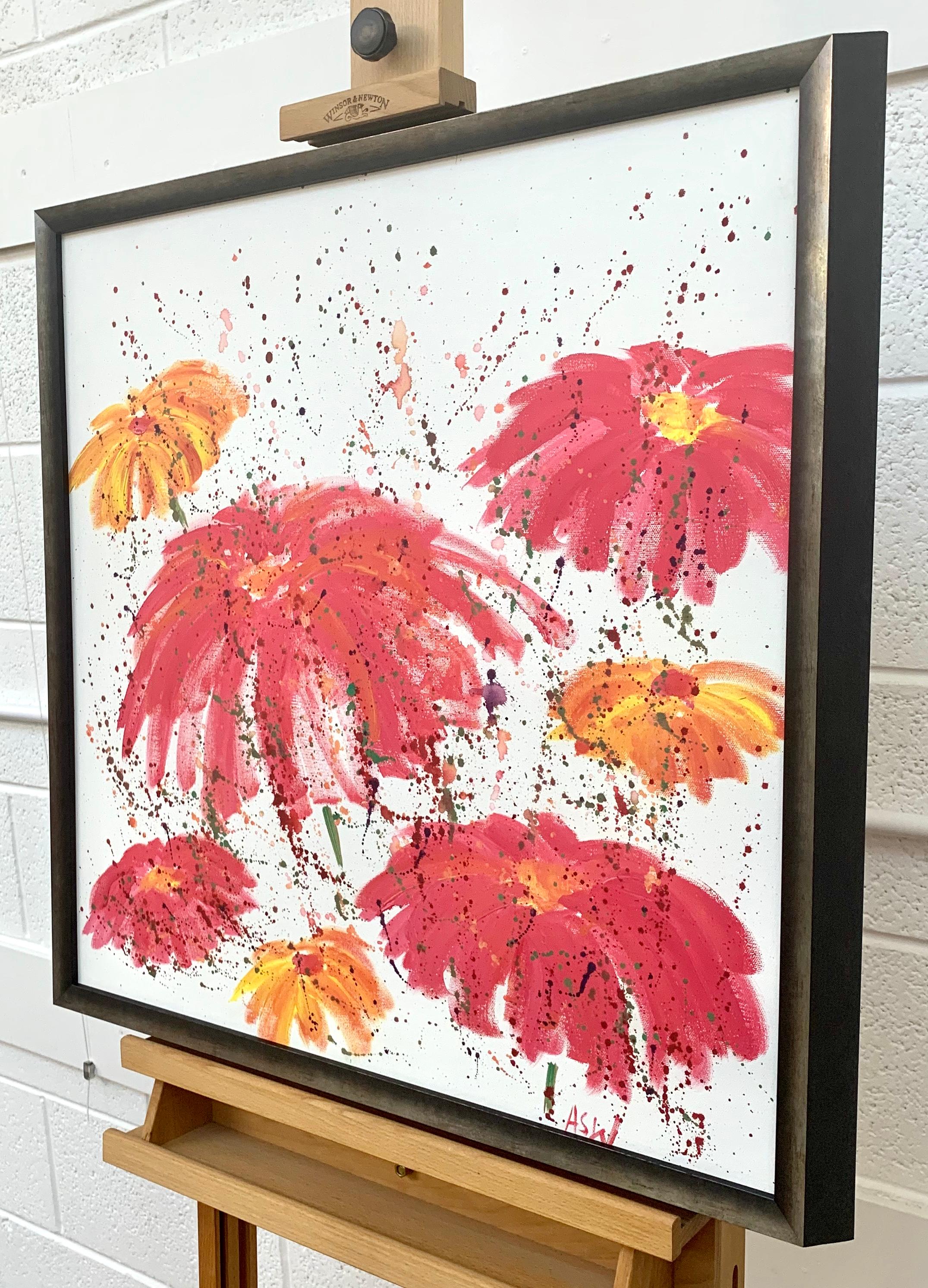 Peinture de fleurs sauvages abstraites rouges, roses et orange sur fond blanc par l'artiste britannique contemporaine Angela Wakefield. Tiré de la série de décoration d'intérieur 