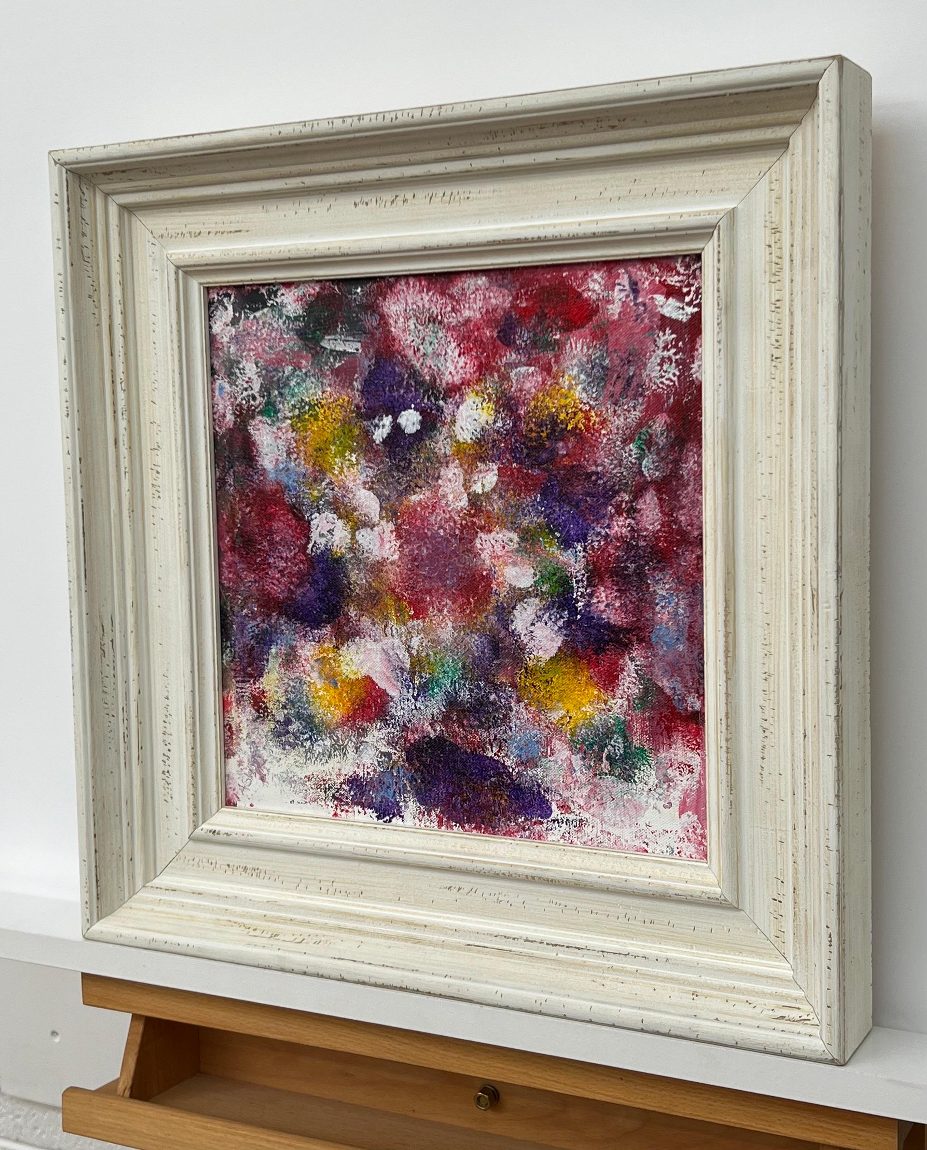 Pittura astratta rossa, rosa, viola, verde, bianca e gialla dell'artista contemporanea britannica Angela Wakefield. Questo originale fa parte della serie di design d'interni 