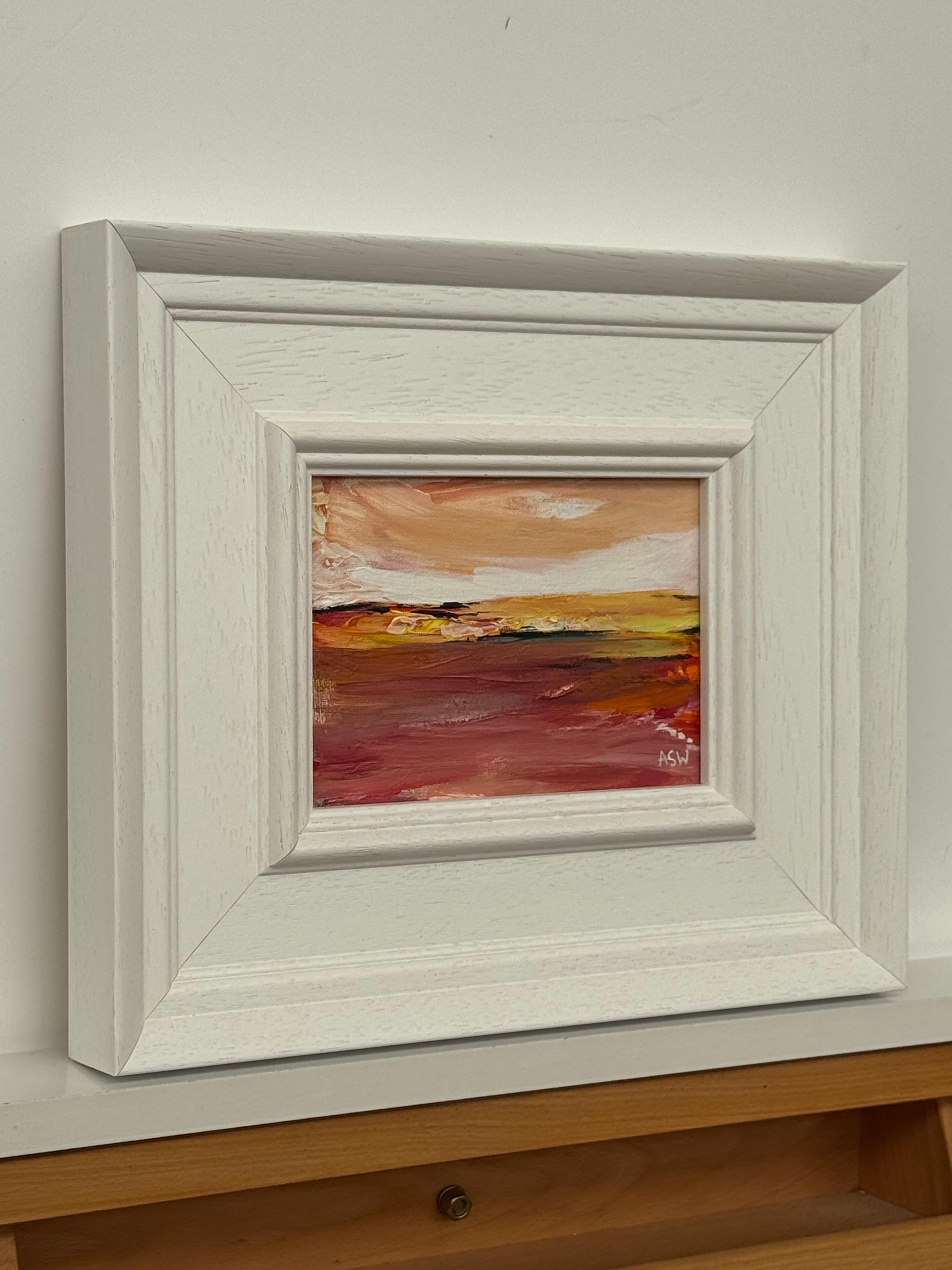 Resplandor ámbar - Estudio artístico de paisaje abstracto en miniatura por un artista contemporáneo - Painting de Angela Wakefield