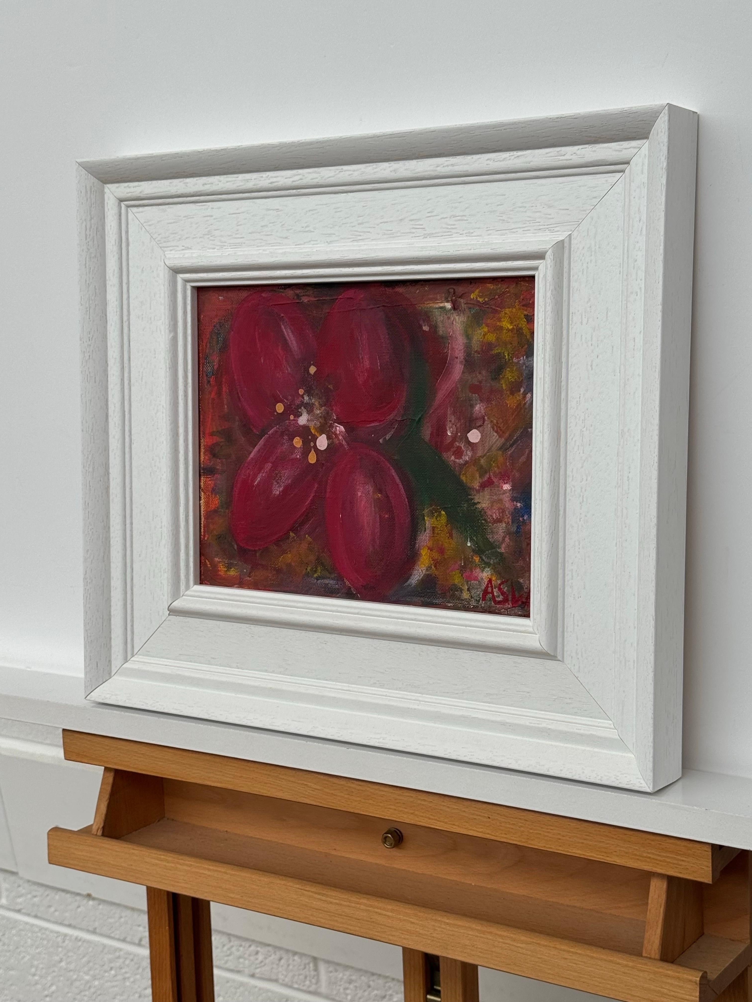 Ameryllis Studie 3 - Miniatur Abstrakte Blumen Leinwand Kunst von zeitgenössischen Künstler (Grau), Still-Life Painting, von Angela Wakefield
