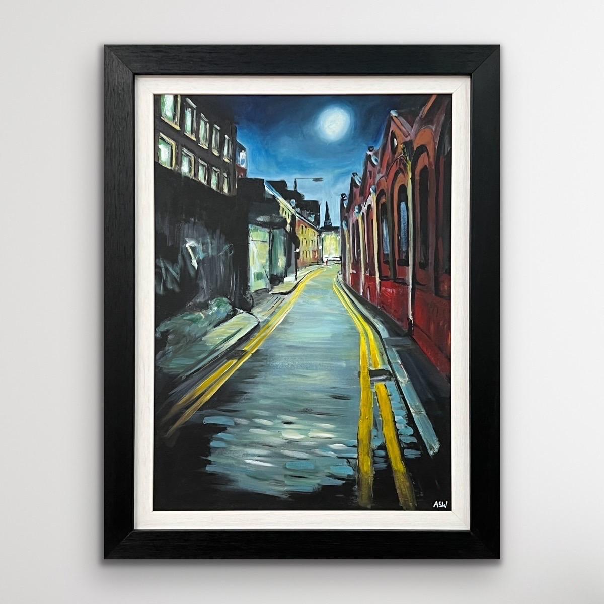 Peinture atmosphérique d'une rue à Whitechapel, Londres, par un artiste britannique - École anglaise Mixed Media Art par Angela Wakefield