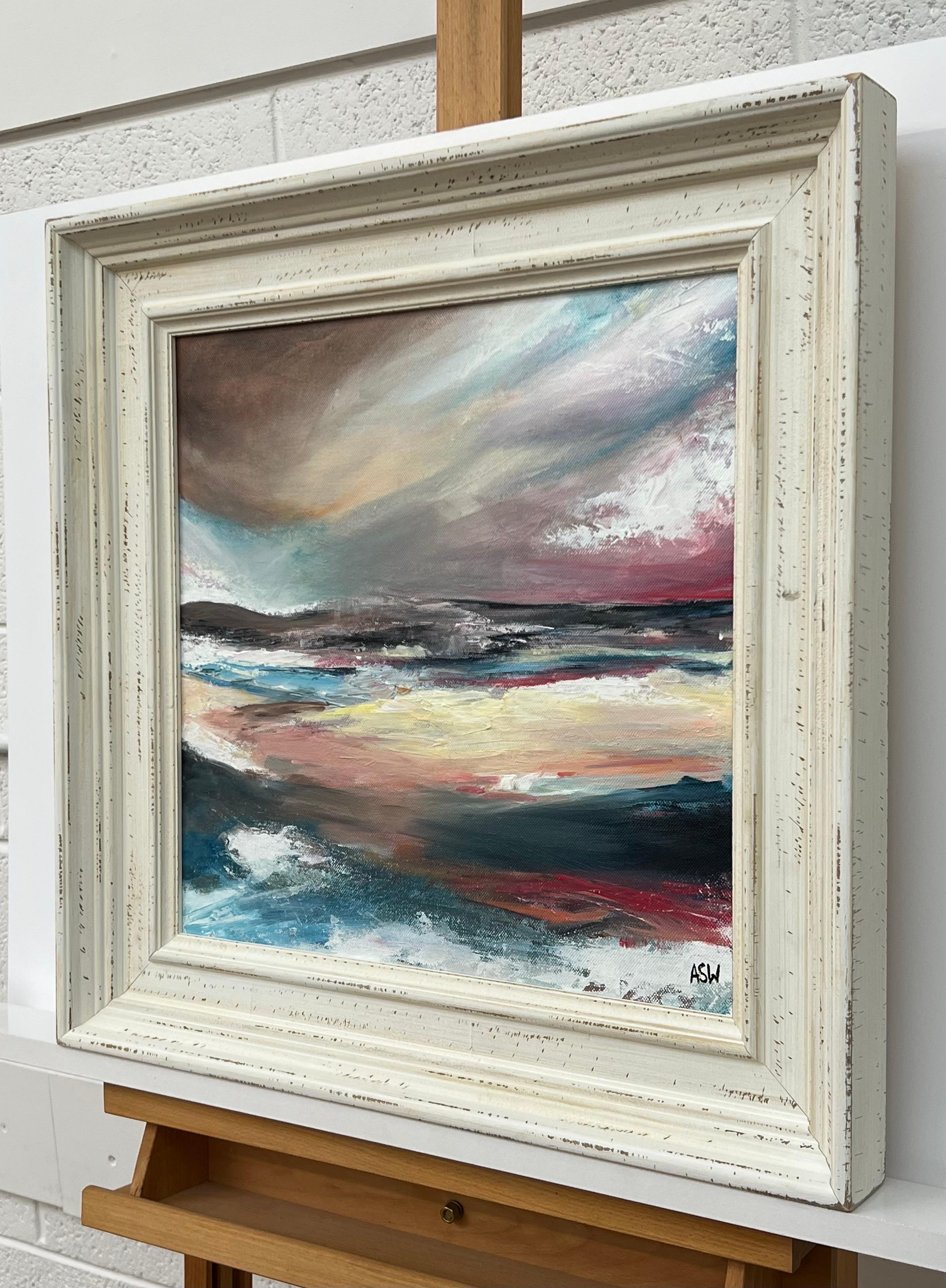 Atmosferico paesaggio marino rosso e blu realizzato da un artista inglese contemporaneo - Landscape Painting Grigio di Angela Wakefield