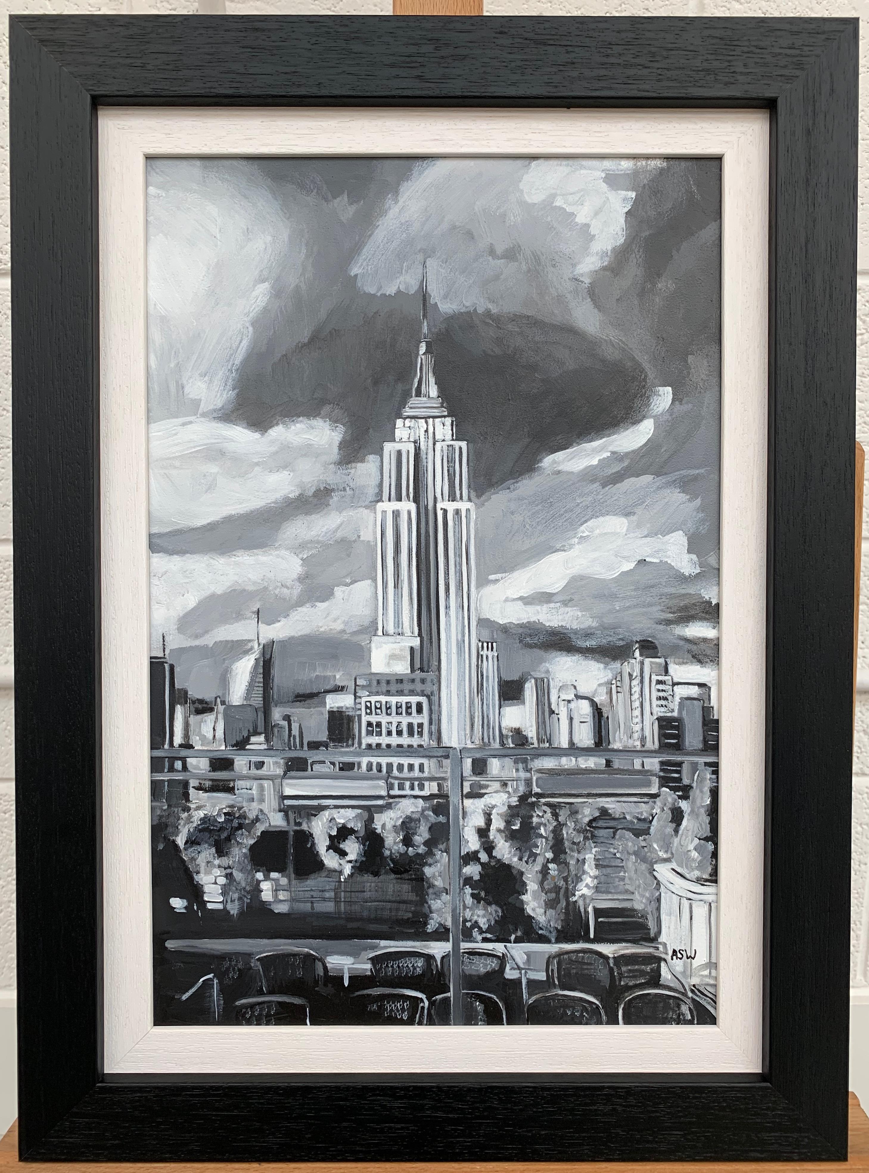Peinture en noir et blanc de l'Empire State Building à New York City, NYC, par un artiste britannique - Art de Angela Wakefield