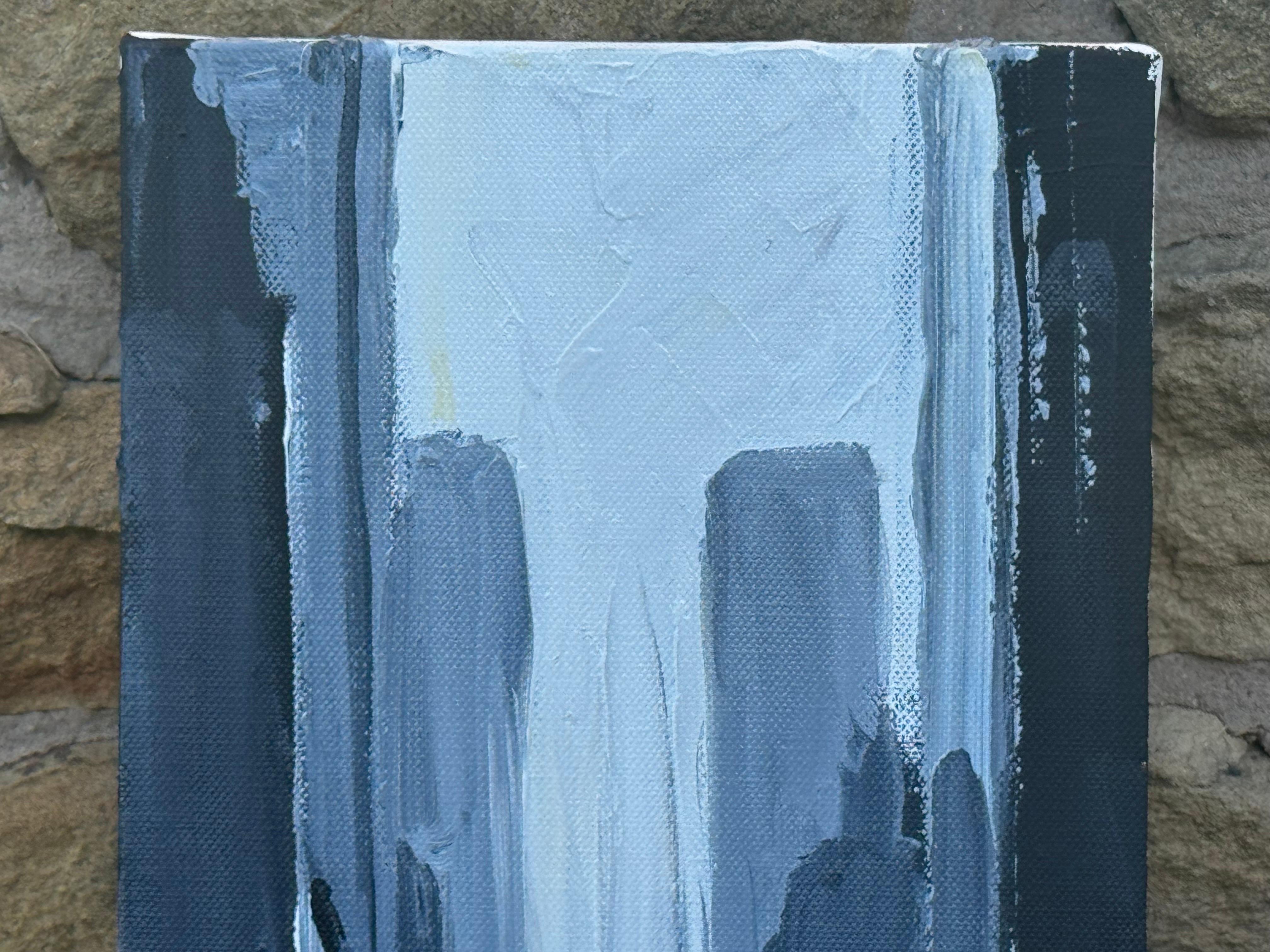 Taxi jaune classique des années 1990 la nuit et gratte-ciel gris dans la rue de New York City en vente 7