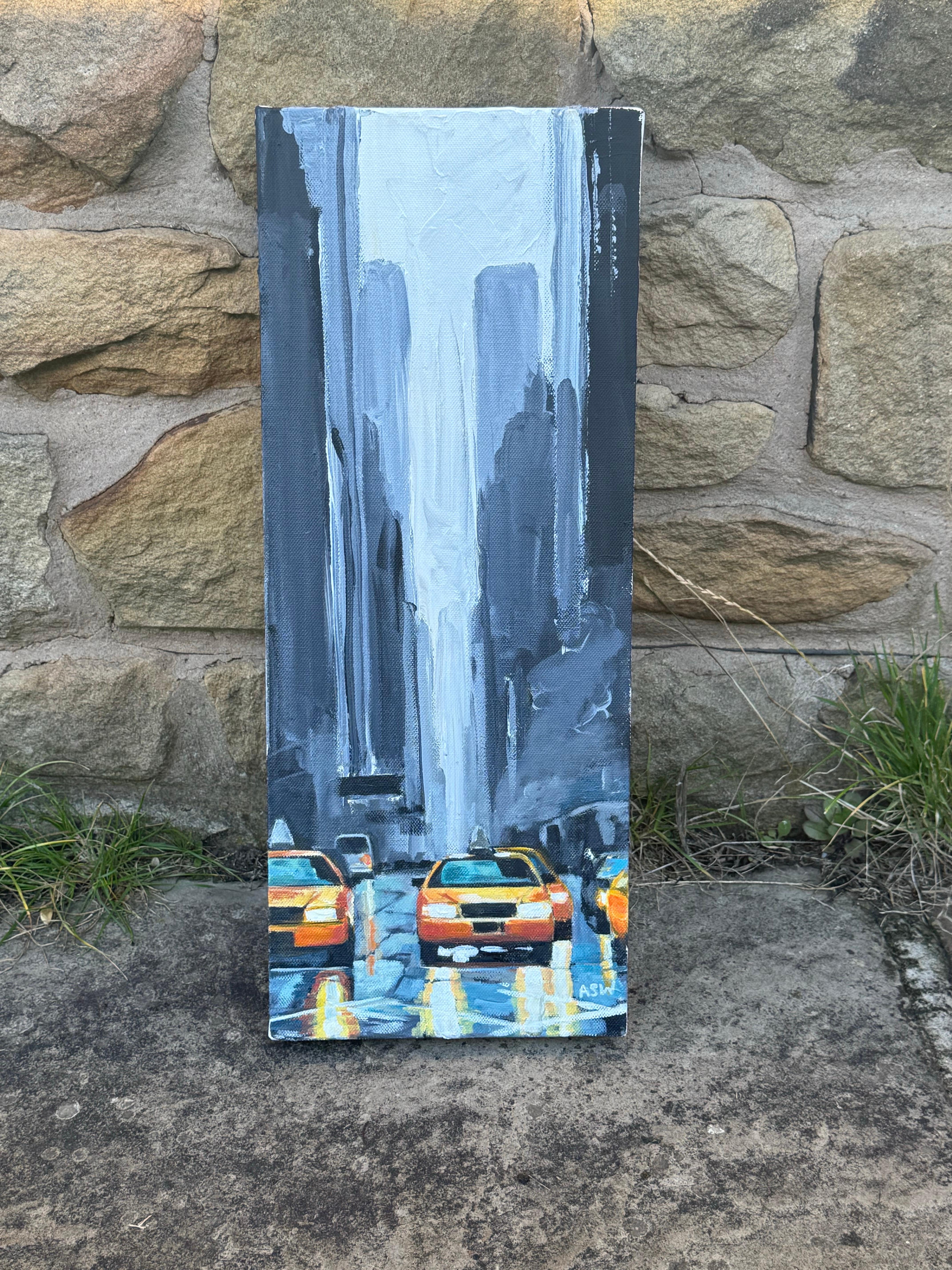 Taxi jaune classique des années 1990 la nuit et gratte-ciel gris dans la rue de New York City - Contemporain Painting par Angela Wakefield