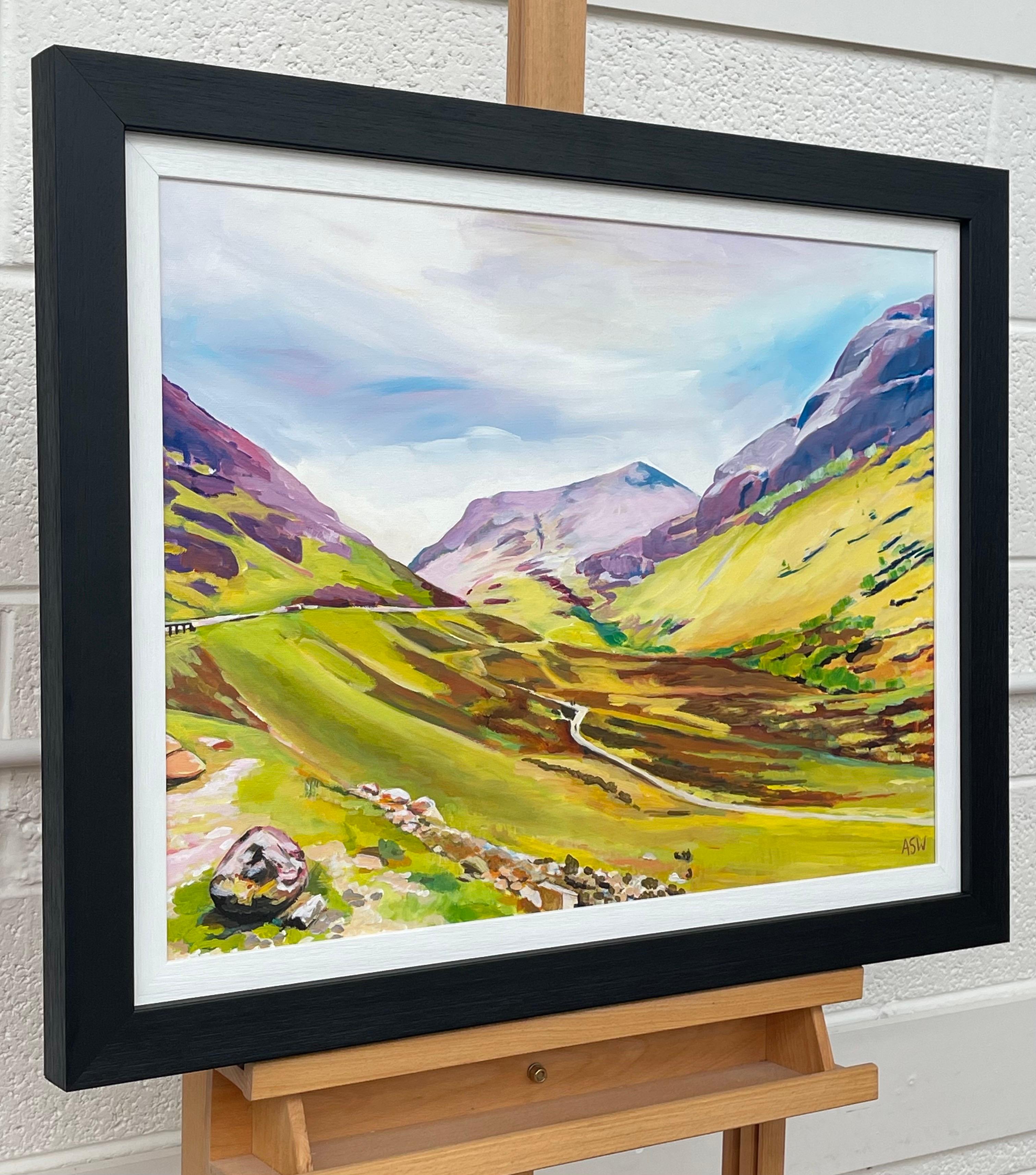 Peinture abstraite colorée du paysage de Bidean nam Bian, Ballachulish, Glencoe dans les Highlands écossais, réalisée par Angela Wakefield, artiste britannique contemporaine de premier plan. 

L'œuvre d'art mesure 24 x 18 pouces 
Le cadre mesure 29