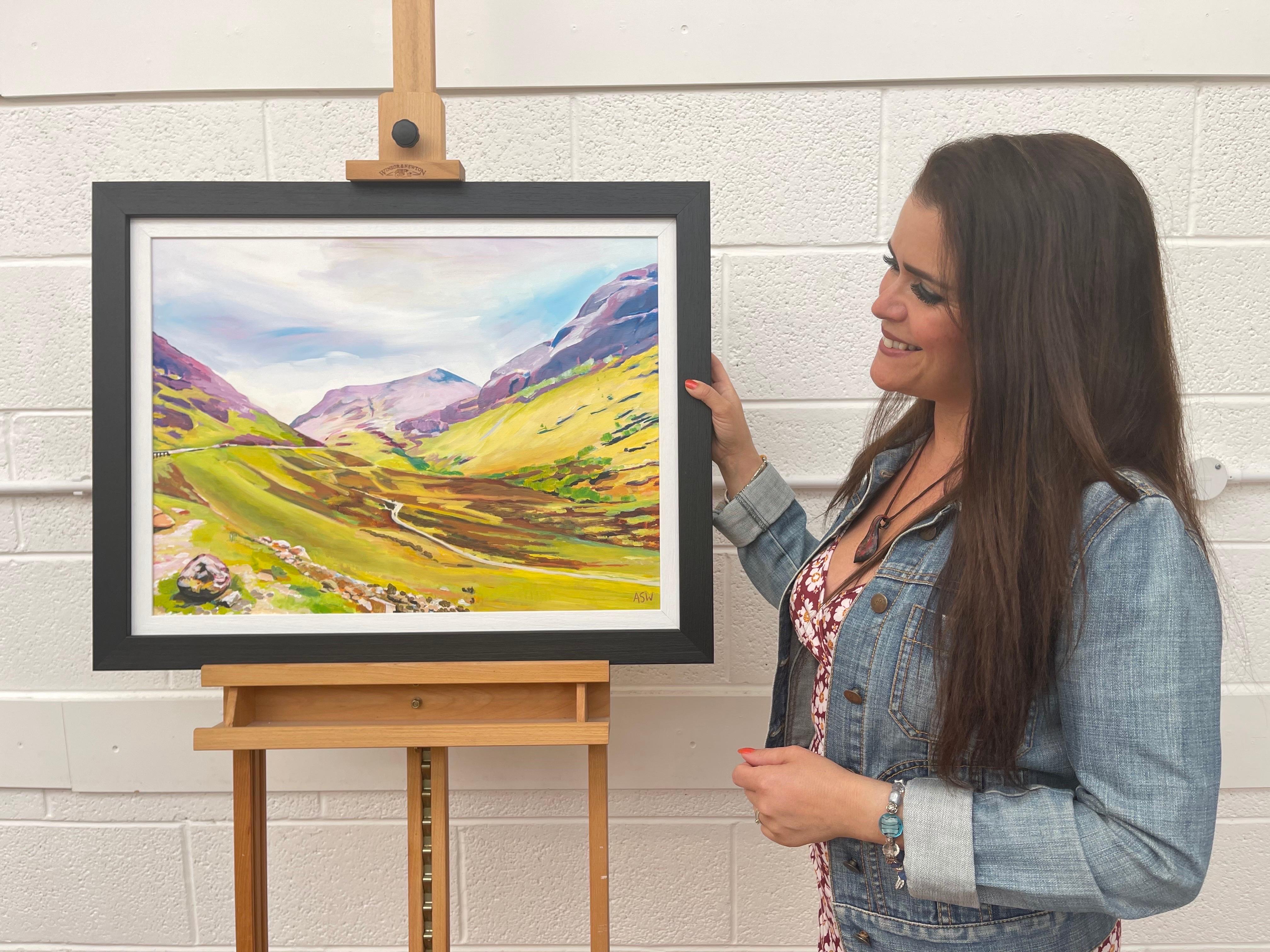 Peinture de paysage abstrait et colorée d'un artiste contemporain des Highlands écossais - Painting de Angela Wakefield